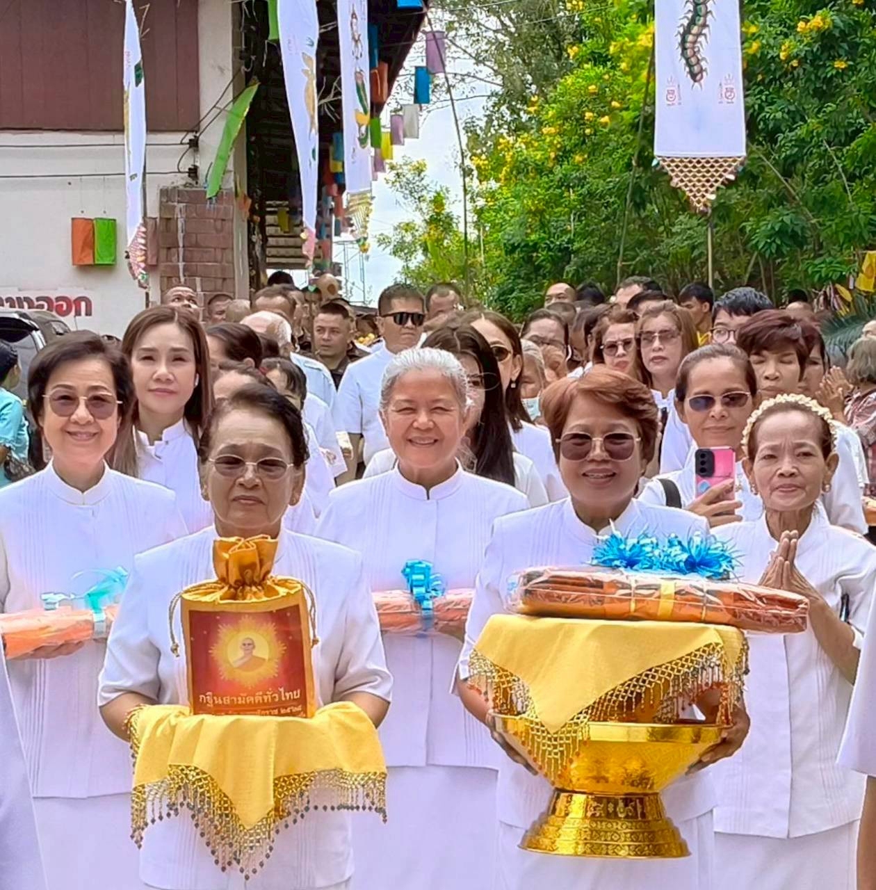 ภาพร่วมขบวนกฐินวัดทรัพย์เจริญ