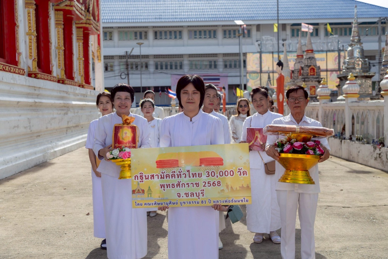 ภาพร่วมขบวนกฐินวัดหนองปรือ