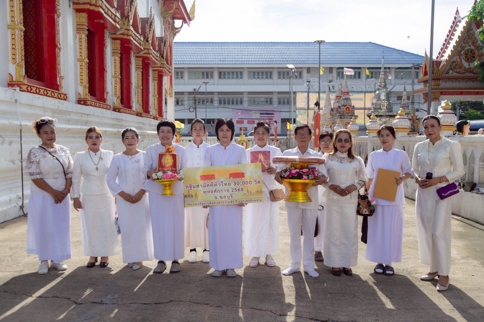 ภาพร่วมพิธีกรรมวัดหนองปรือ