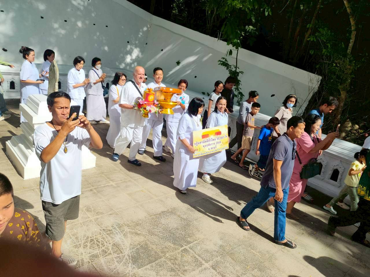 ภาพร่วมขบวนกฐินวัดเขาโป่งสะเก็ตพุฒาจารย์