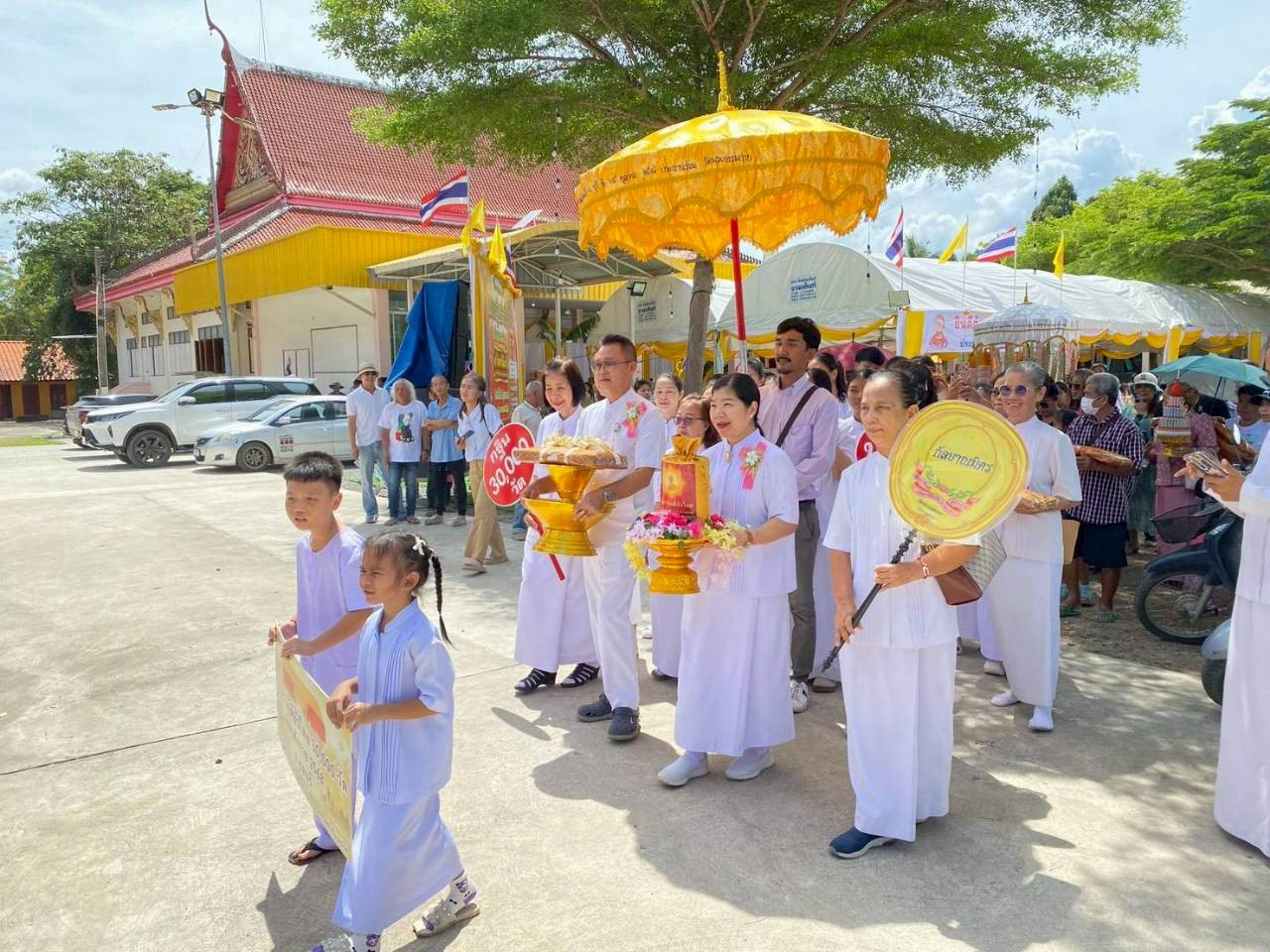 ภาพร่วมขบวนกฐินวัดเขาไม้แก้ว