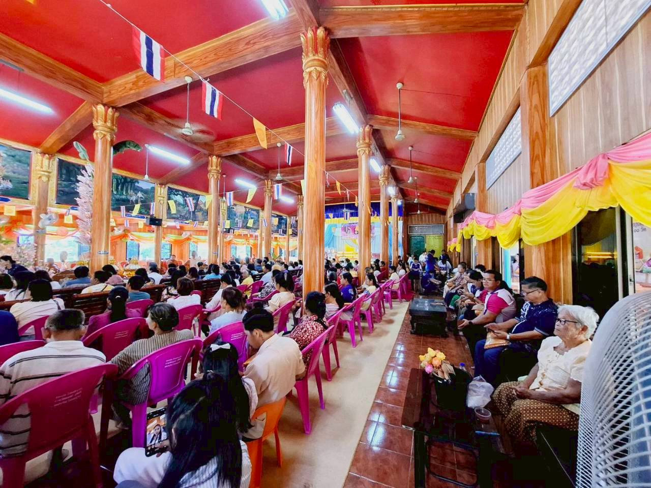 ภาพร่วมพิธีกรรมวัดหนองเม็ก