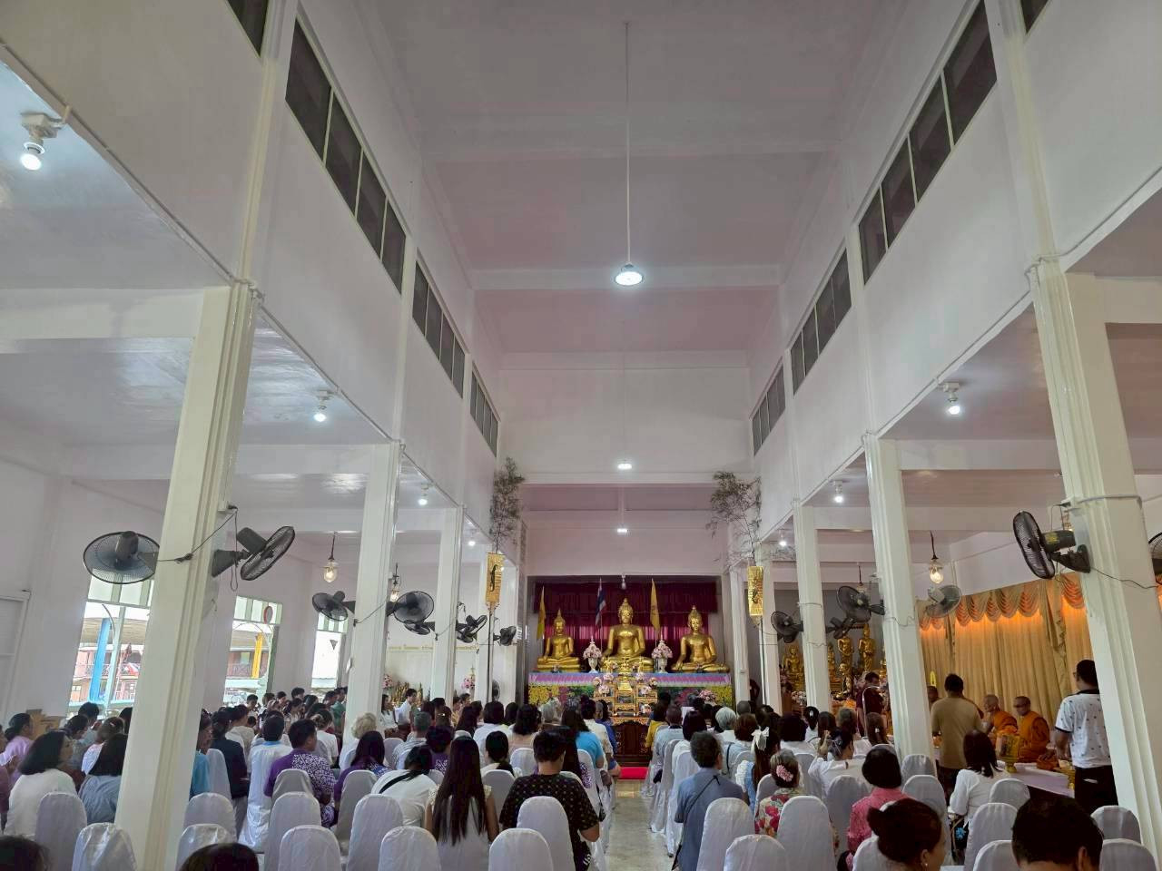 ภาพร่วมขบวนกฐินวัดหลวงพรหมาวาส