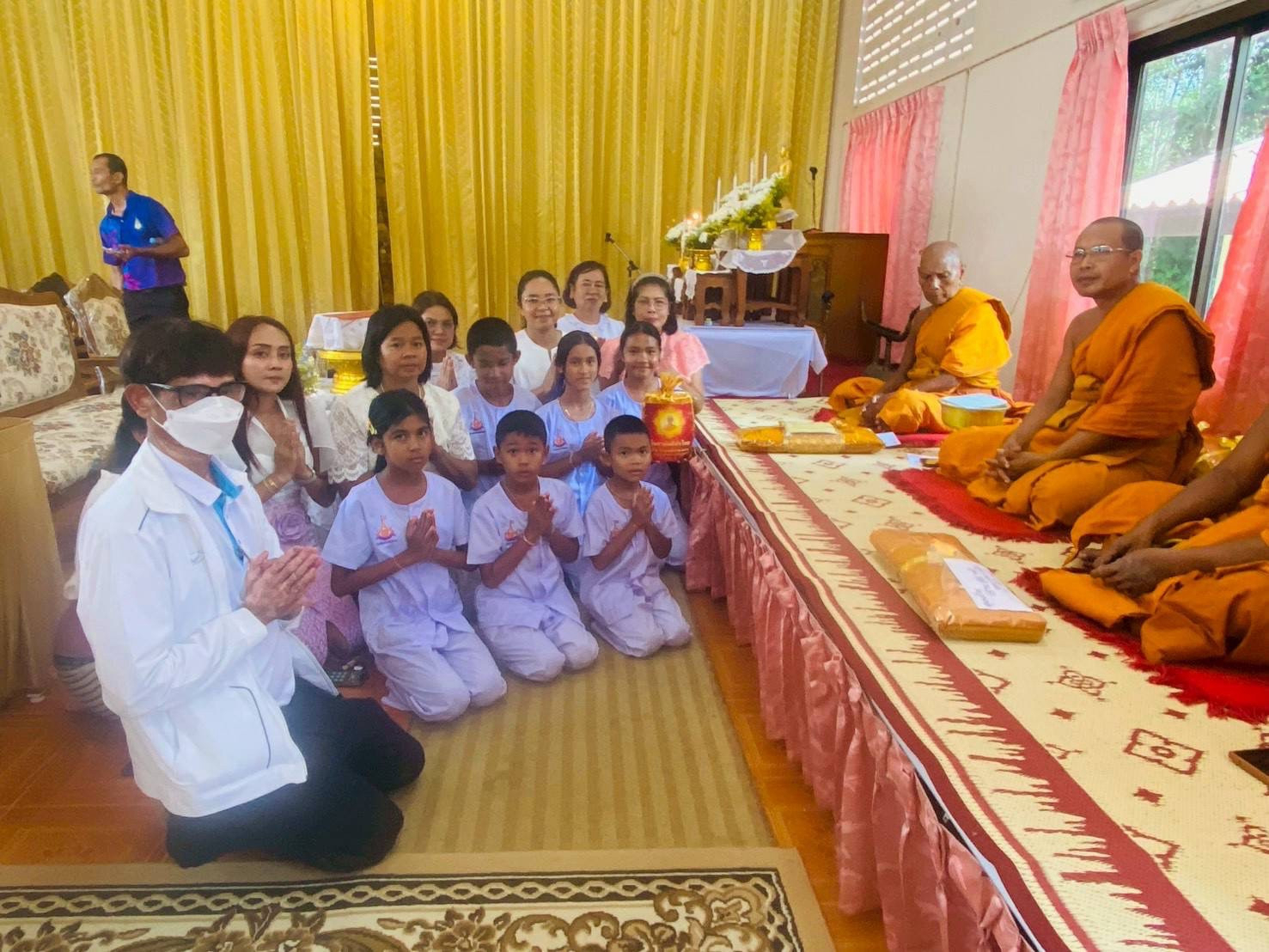 ภาพการถวายปัจจัยวัดพลานุภาพ