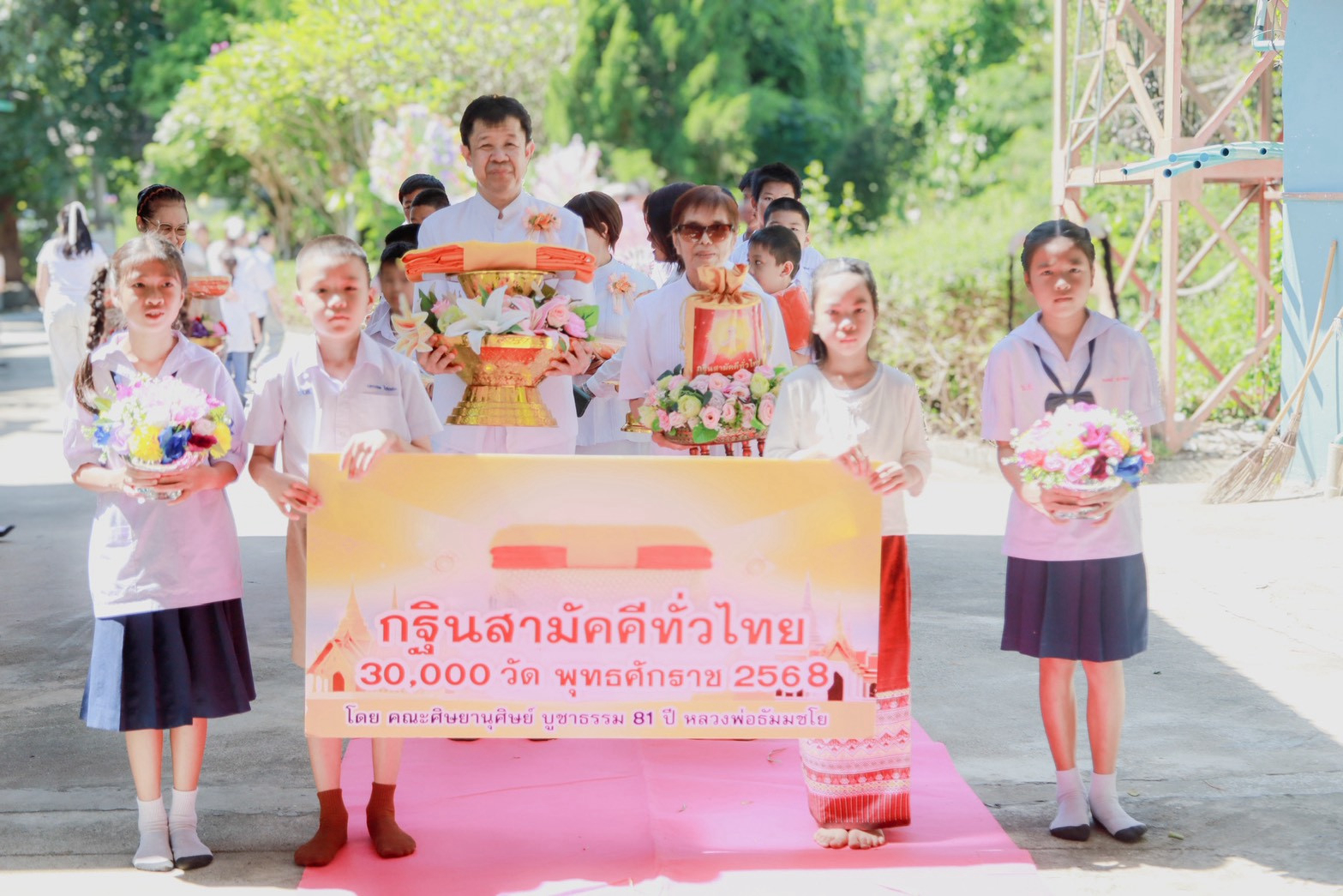 ภาพร่วมขบวนกฐินสถานปฏิบัติธรรมตาลคู่