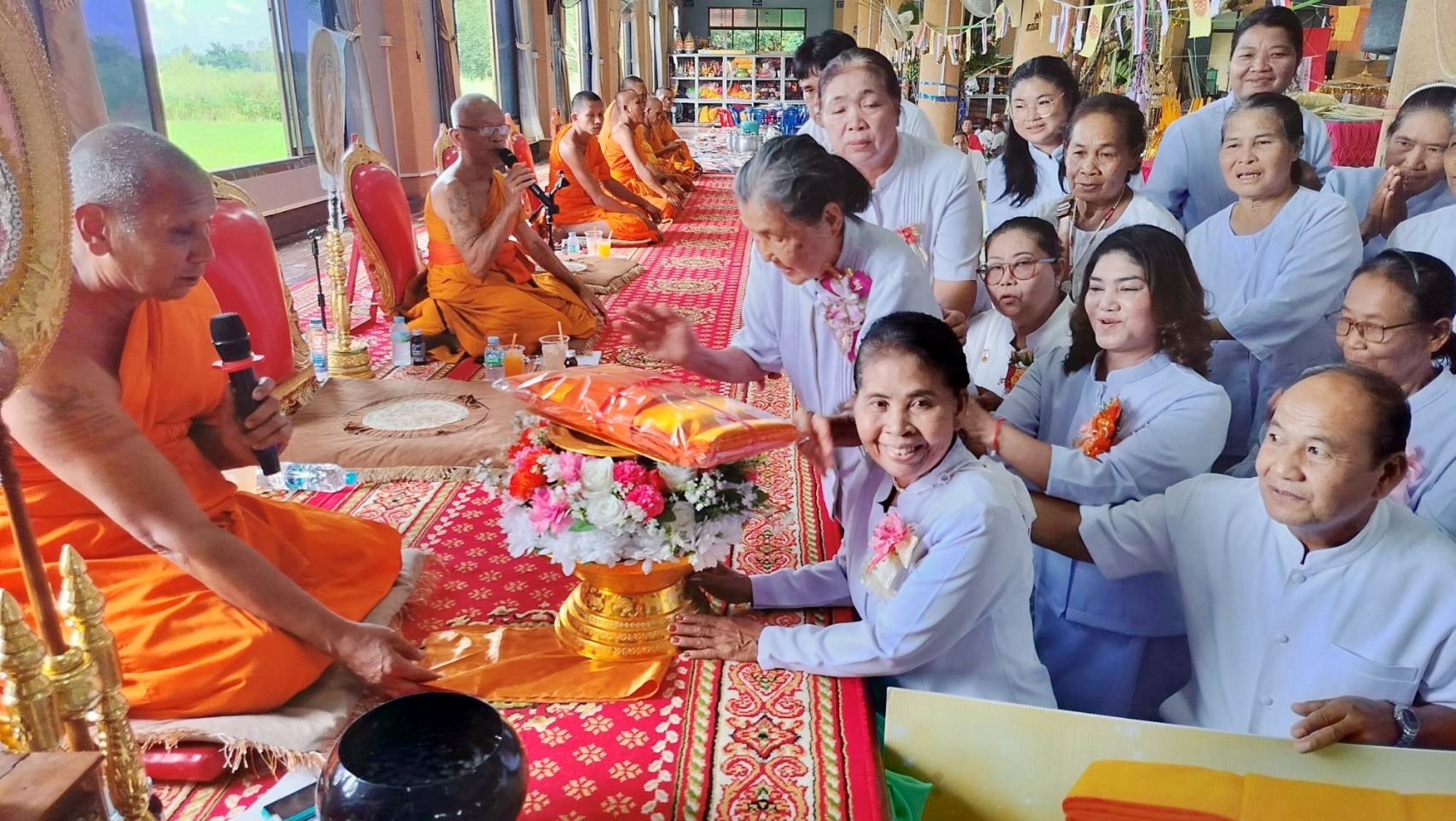 ภาพร่วมพิธีกรรมวัดท่าขึ้น