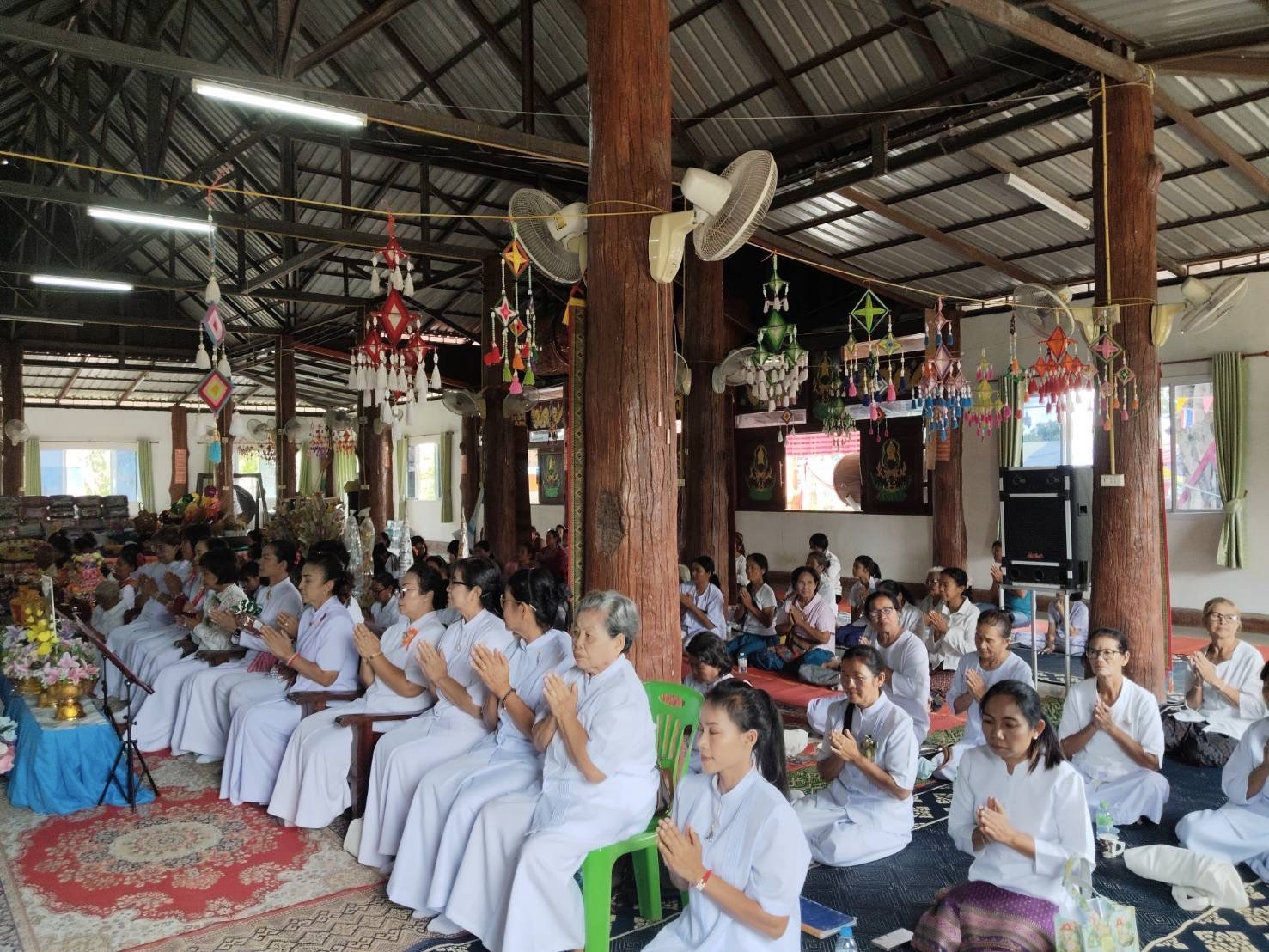 ภาพร่วมพิธีกรรมวัดชุมพลอย