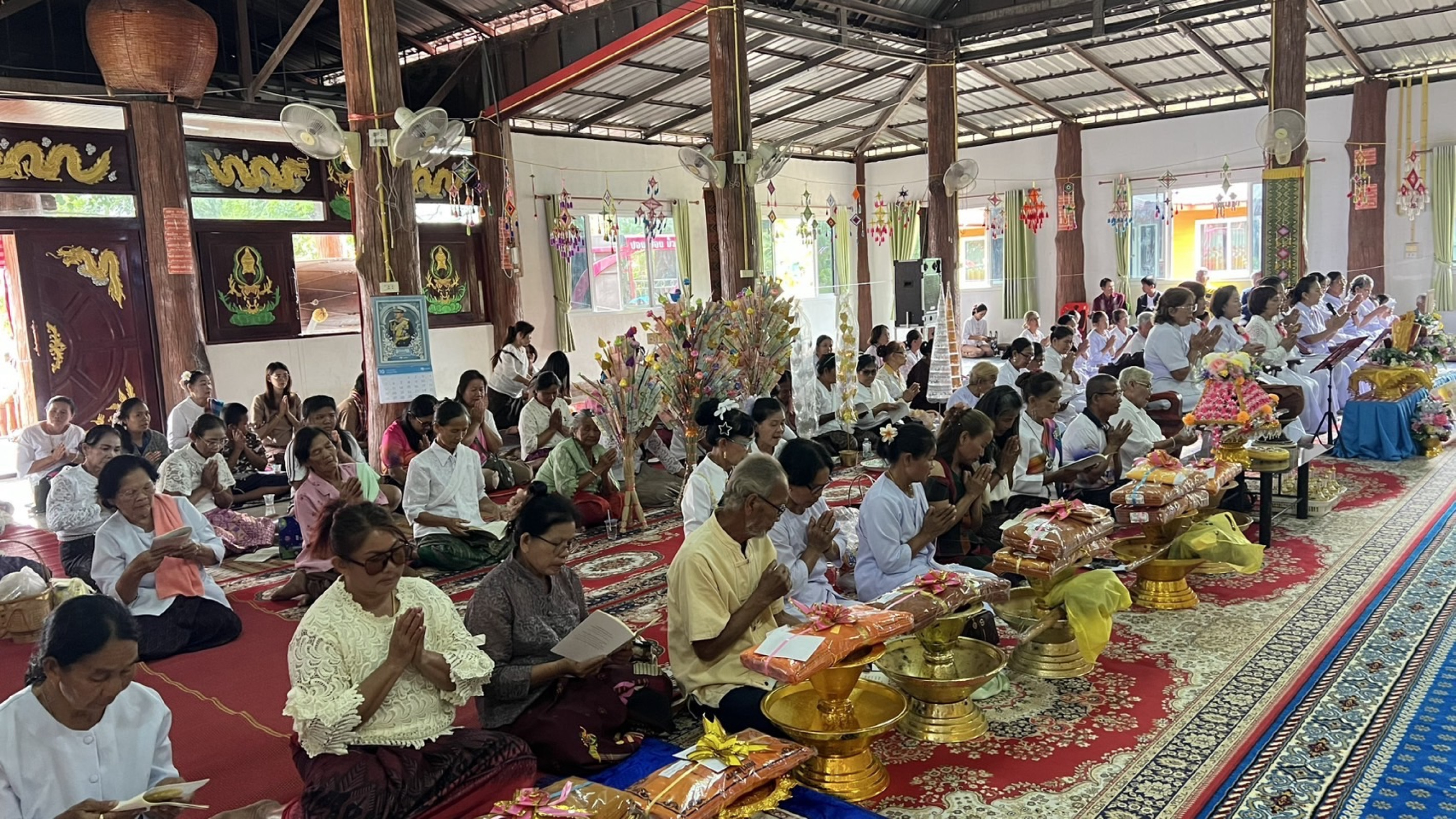 ภาพร่วมพิธีกรรมวัดชุมพลอย