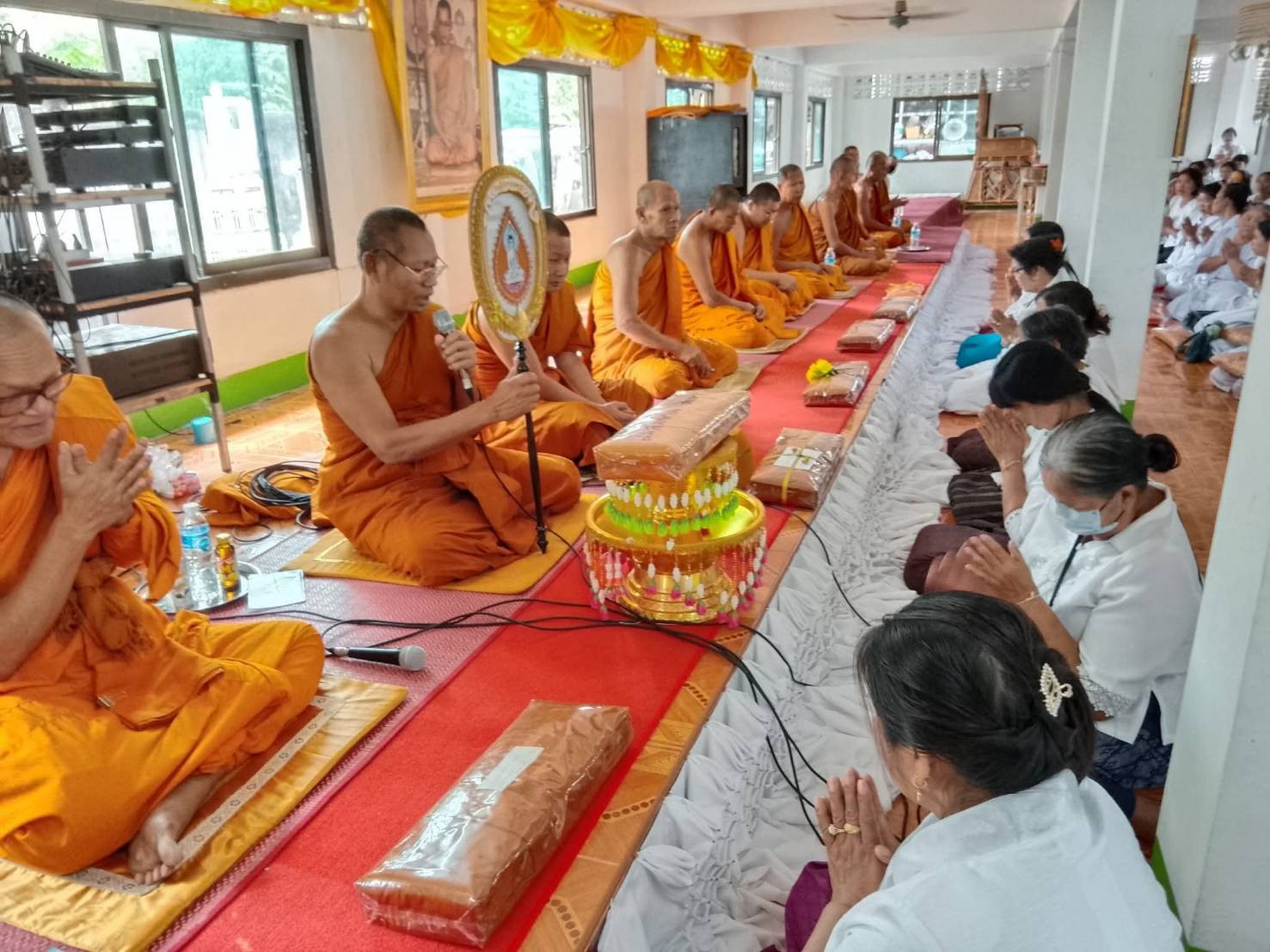 ภาพร่วมพิธีกรรมวัดโพนแพง