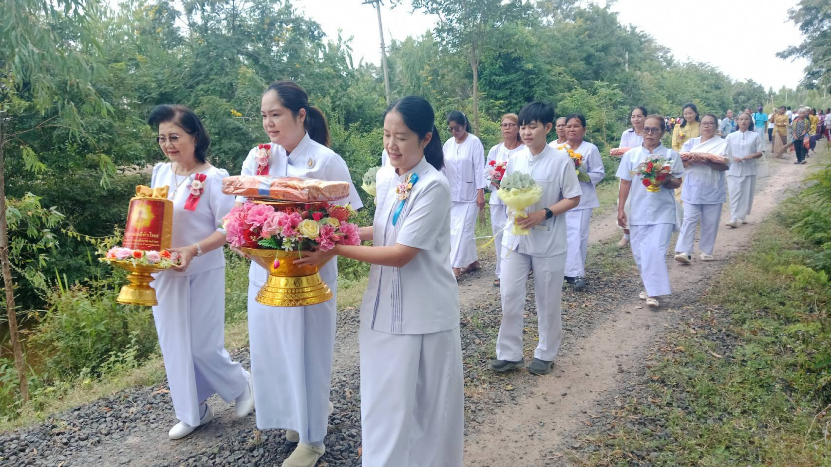 ภาพร่วมขบวนกฐินสำนักสงฆ์ศิริภูมิ