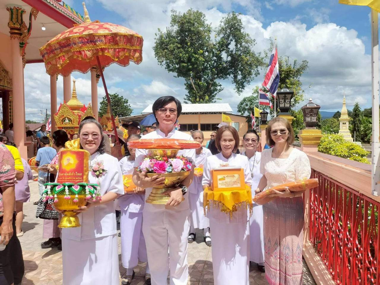 ภาพร่วมขบวนกฐินวัดตะเคียนทอง