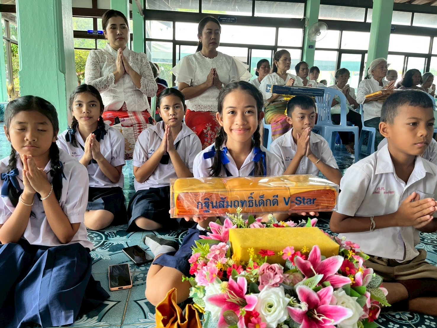 ภาพร่วมพิธีกรรมวัดแสงอรุณ