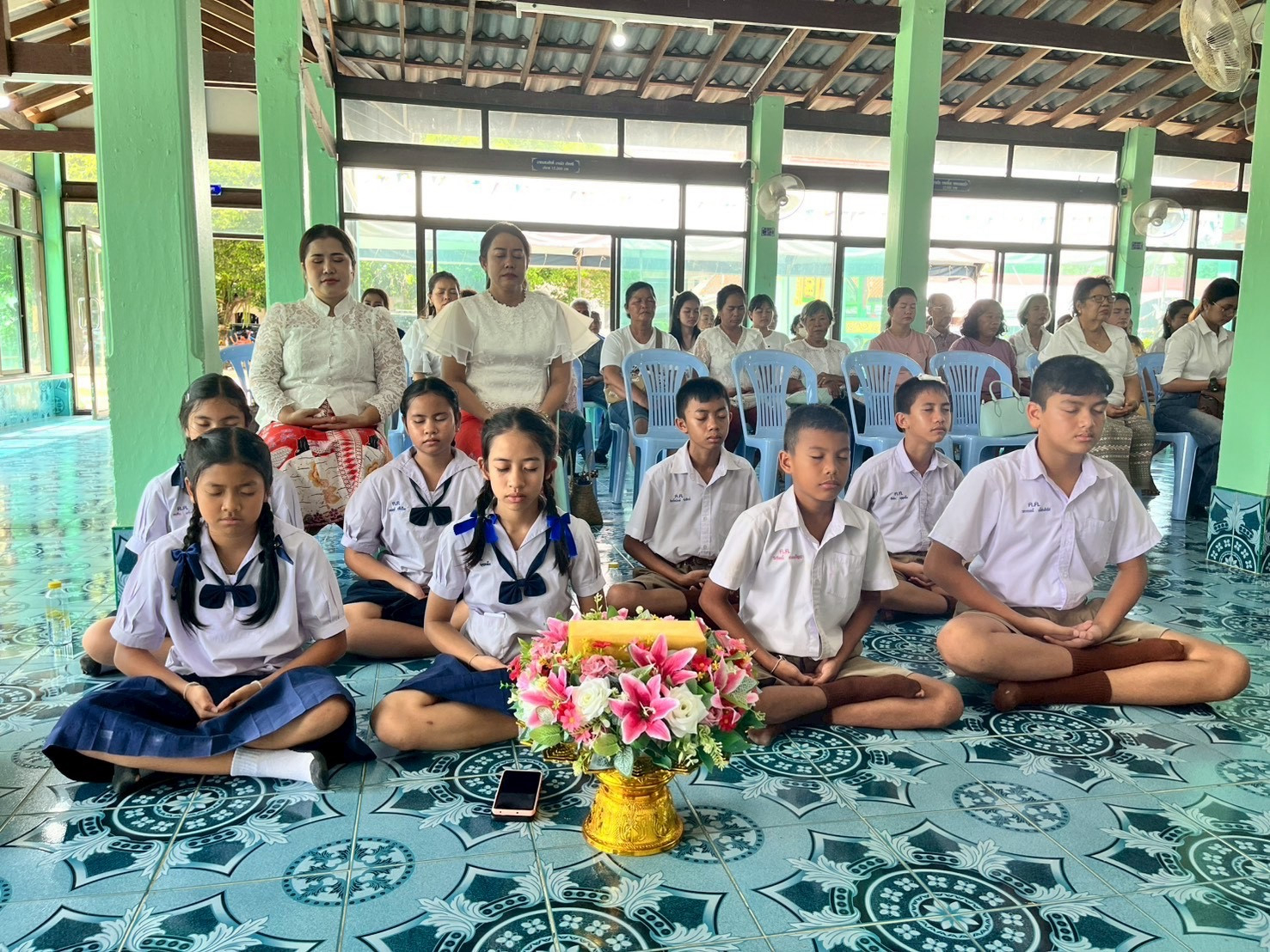 ภาพร่วมพิธีกรรมวัดแสงอรุณ