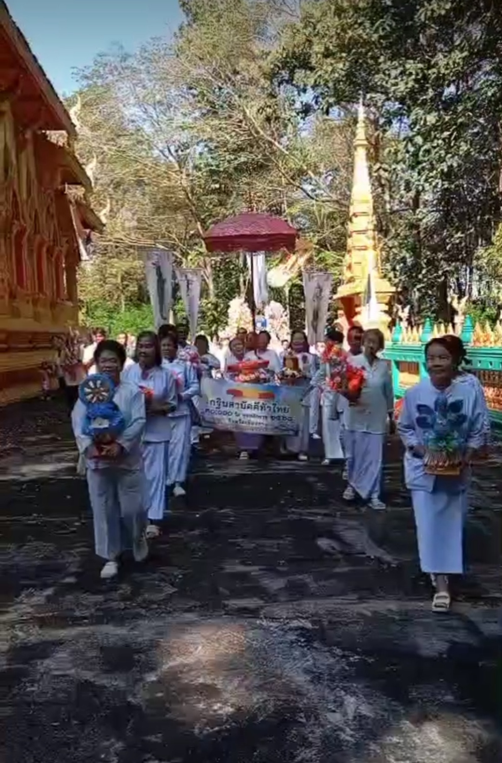 ภาพร่วมขบวนกฐินวัดเวียงเชียงรุ้ง