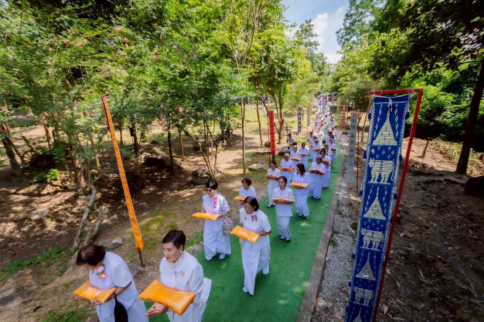 ภาพร่วมขบวนกฐินพุทธอุทยานพรรัตนะแพร่
