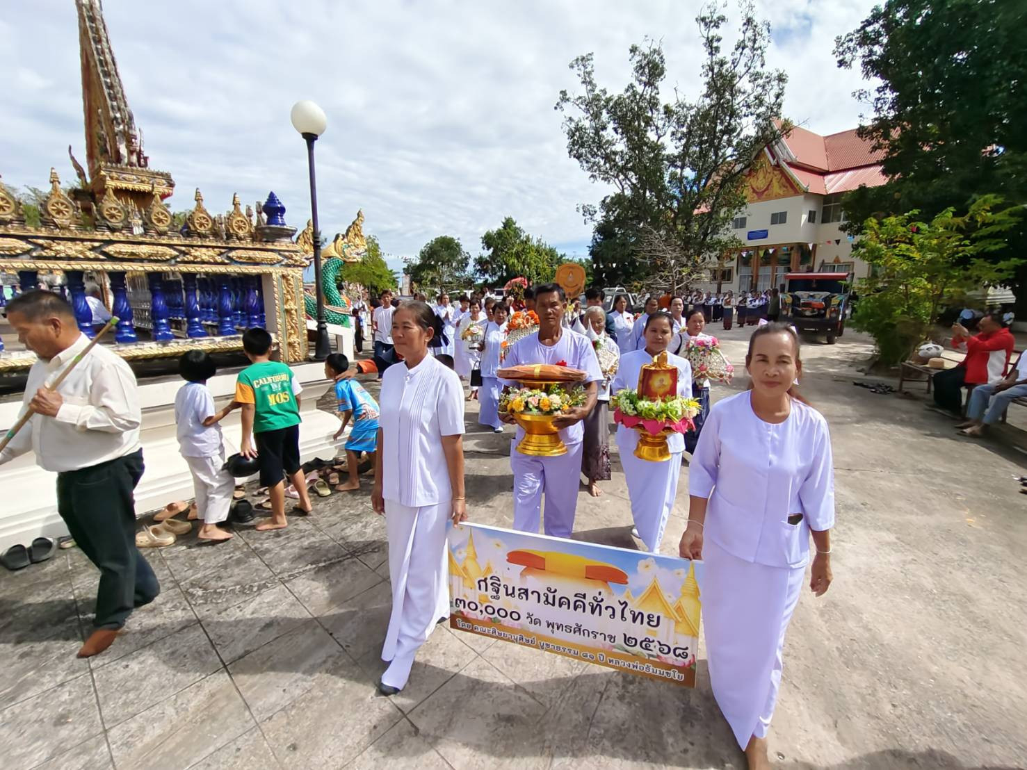 ภาพร่วมขบวนกฐินวัดสุขสะอาด