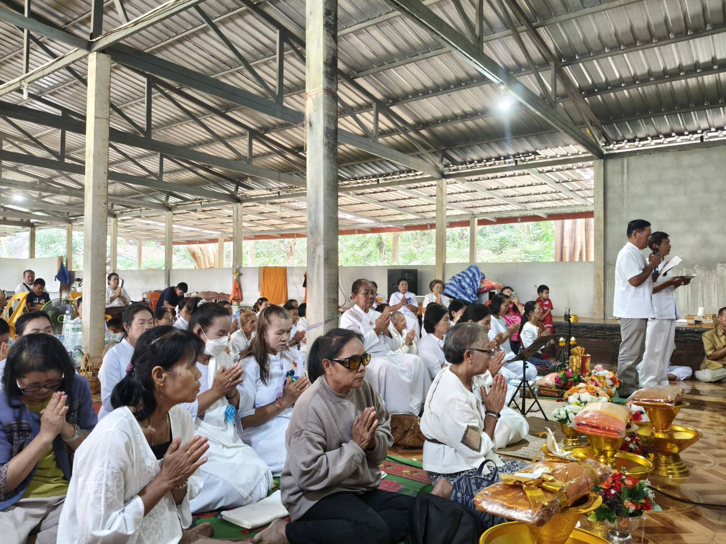 ภาพร่วมพิธีกรรมสำนักสงฆ์ผาแม่นางม่อน