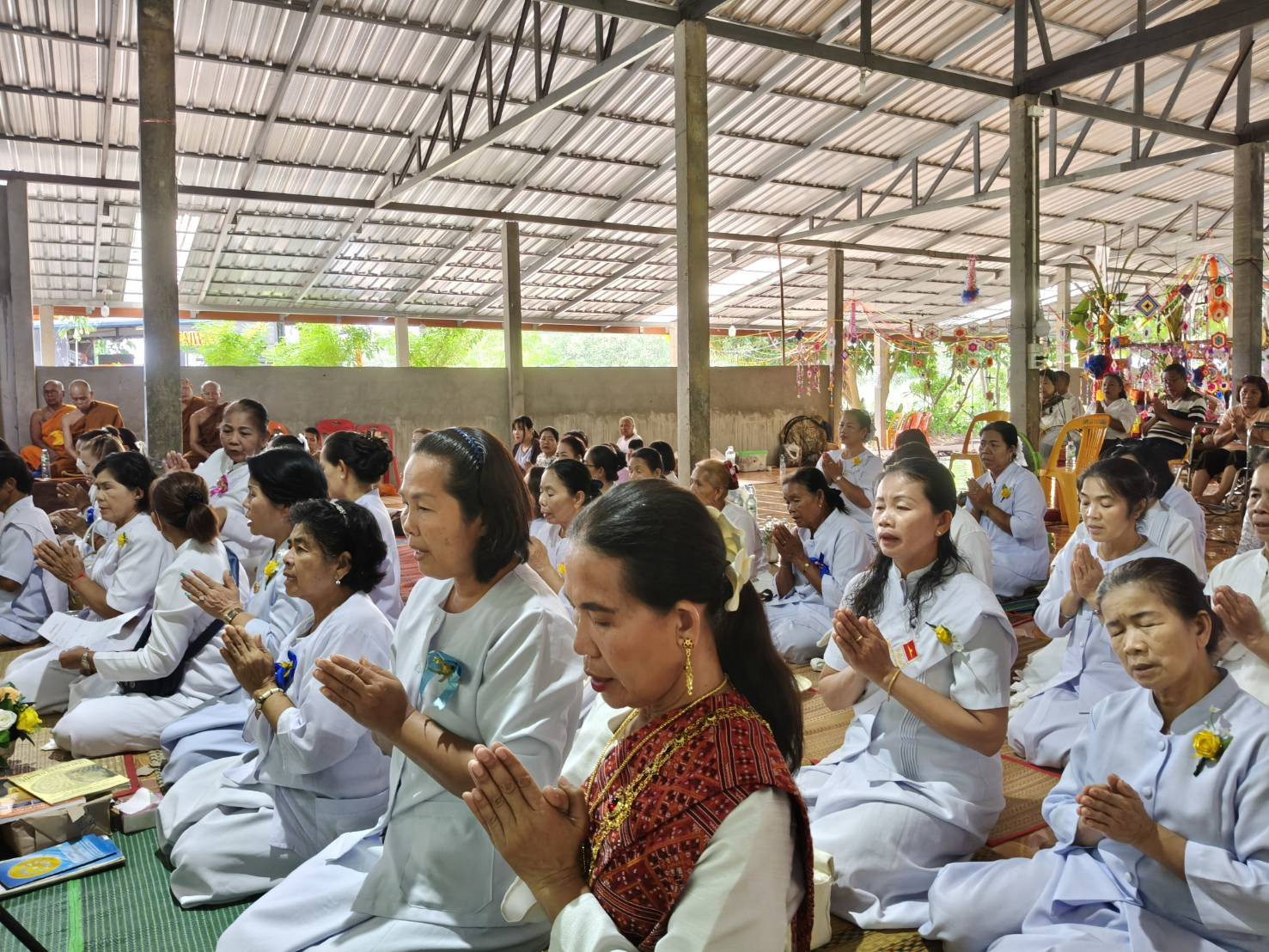 ภาพร่วมพิธีกรรมสำนักสงฆ์ผาแม่นางม่อน