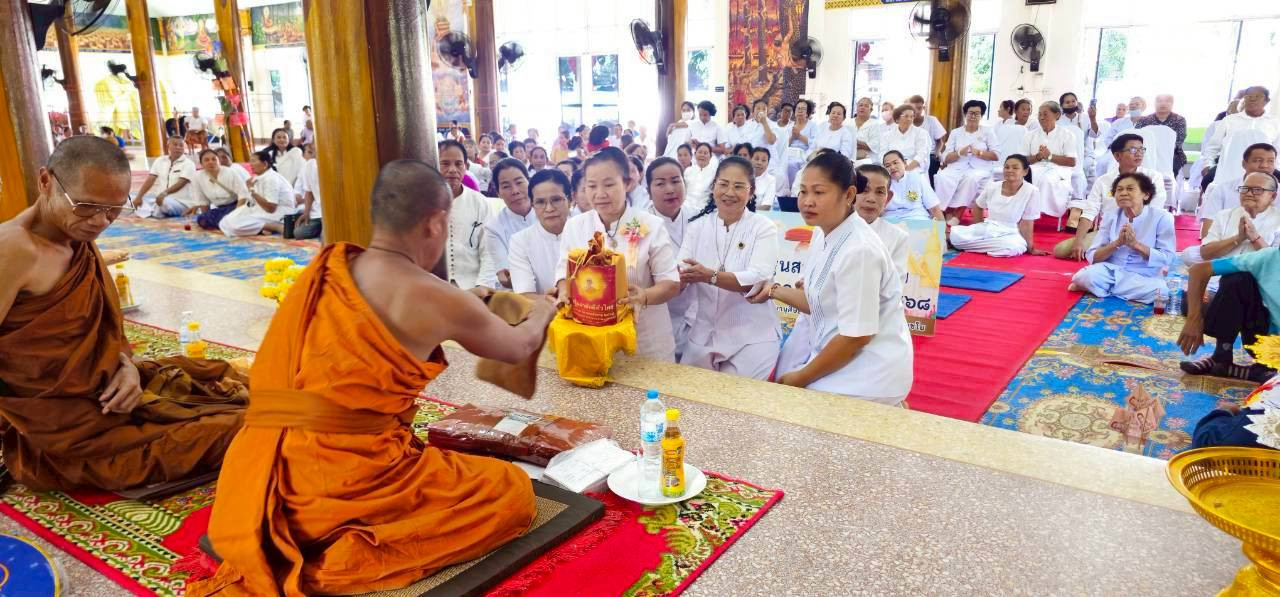 ภาพการถวายปัจจัยวัดจันทราวาส