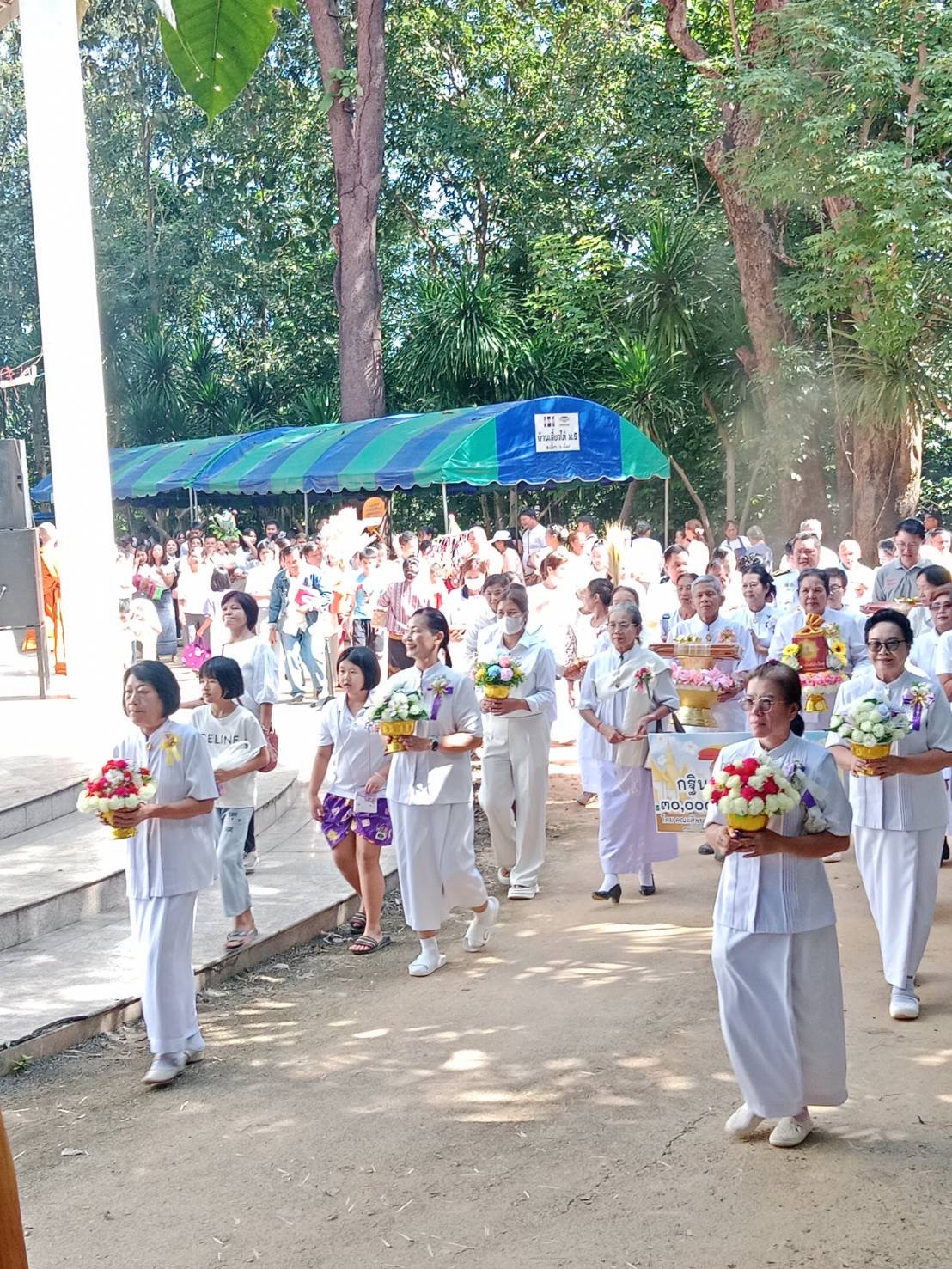 ภาพร่วมขบวนกฐินวัดป่าศรีมงคล