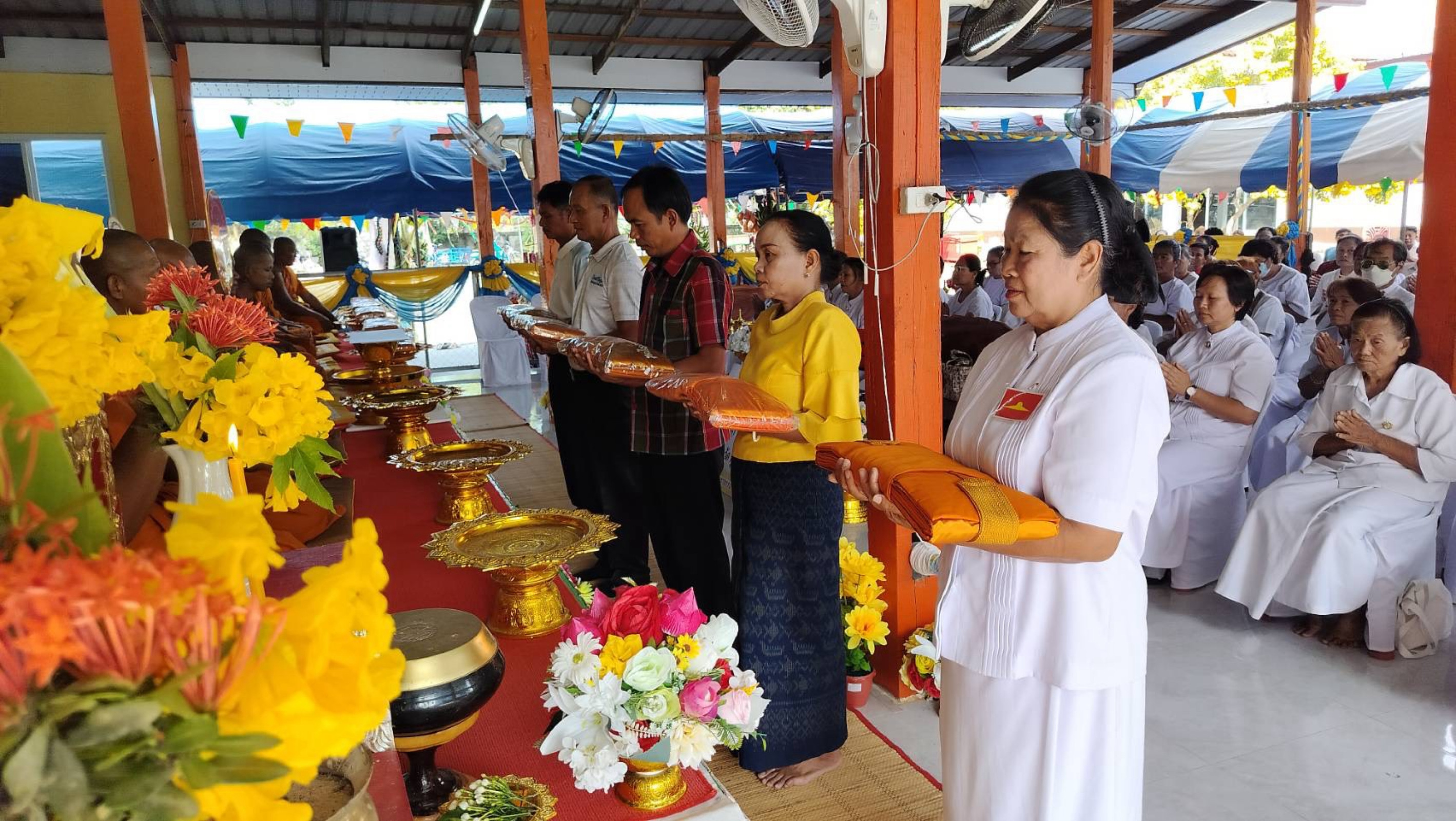 ภาพร่วมพิธีกรรมวัดแสงจันทร์วนาราม