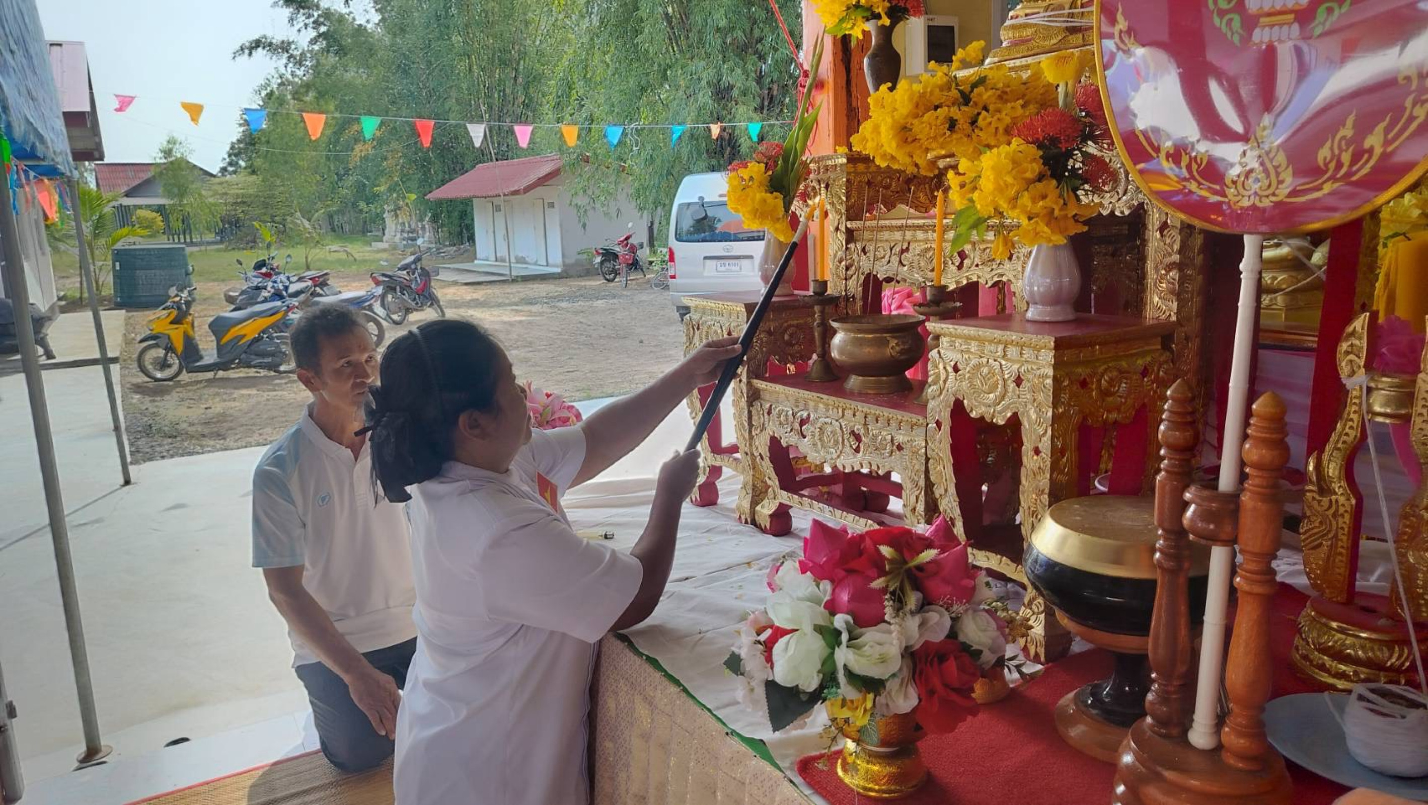 ภาพร่วมพิธีกรรมวัดแสงจันทร์วนาราม