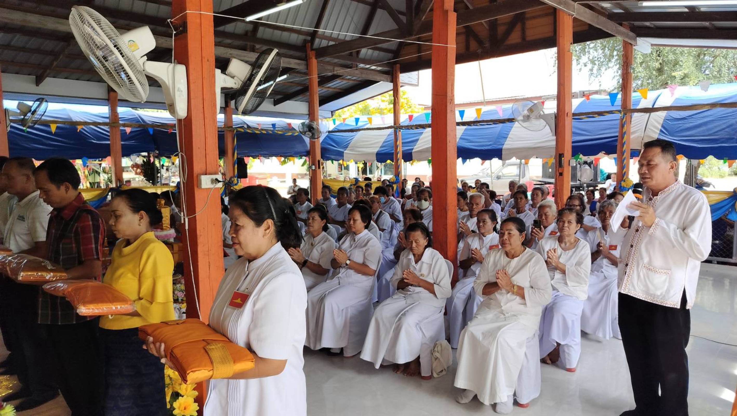 ภาพร่วมพิธีกรรมวัดแสงจันทร์วนาราม