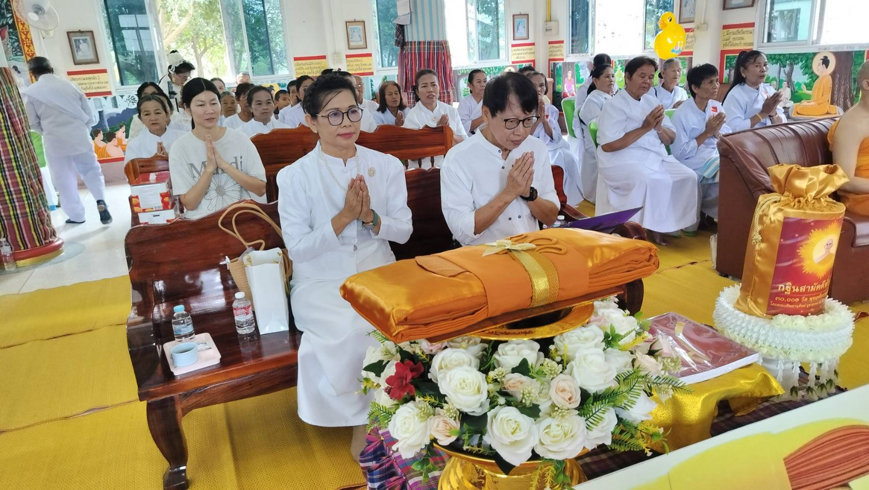 ภาพร่วมพิธีกรรมวัดบ้านยางน้อย