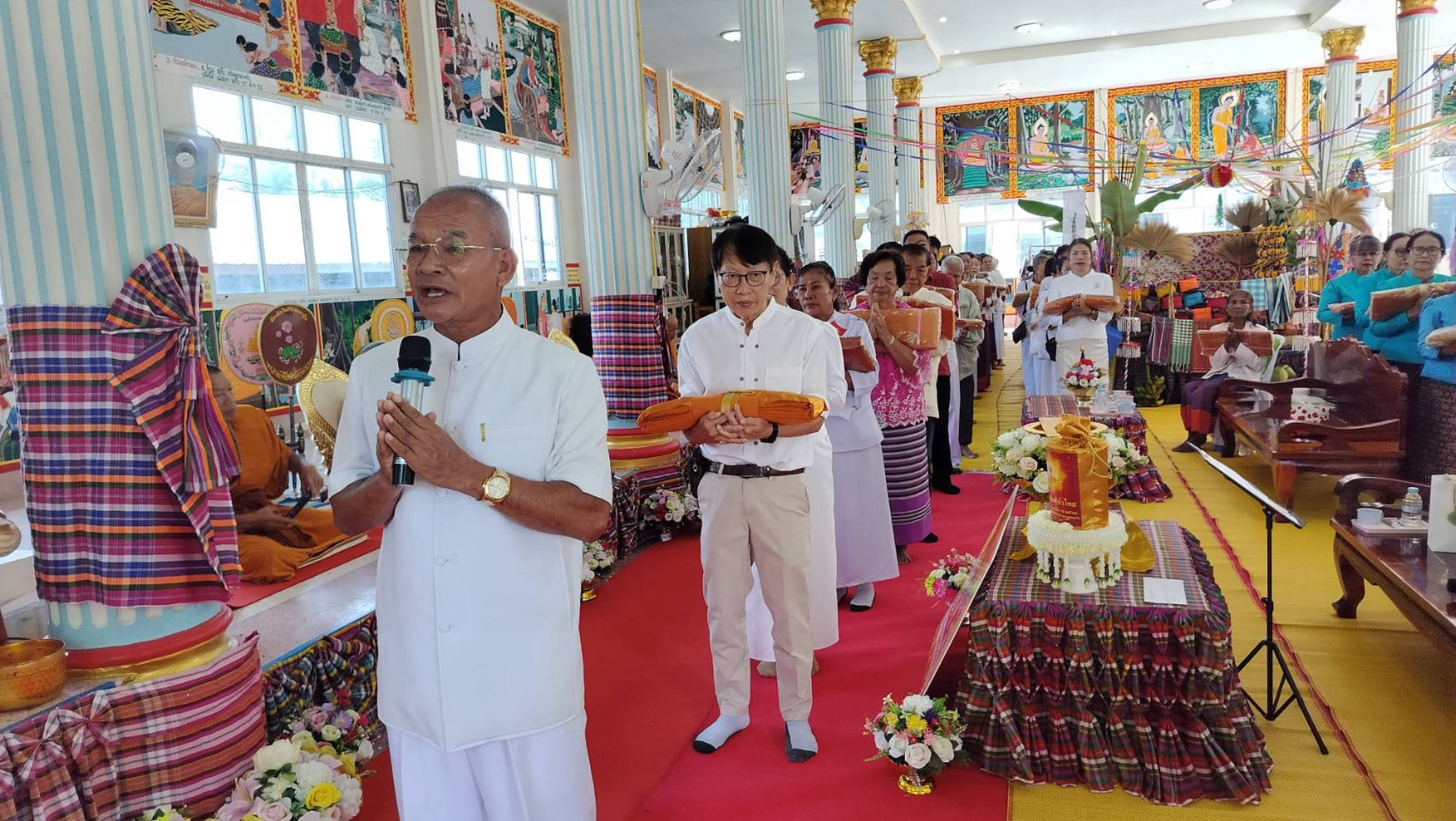 ภาพร่วมพิธีกรรมวัดบ้านยางน้อย