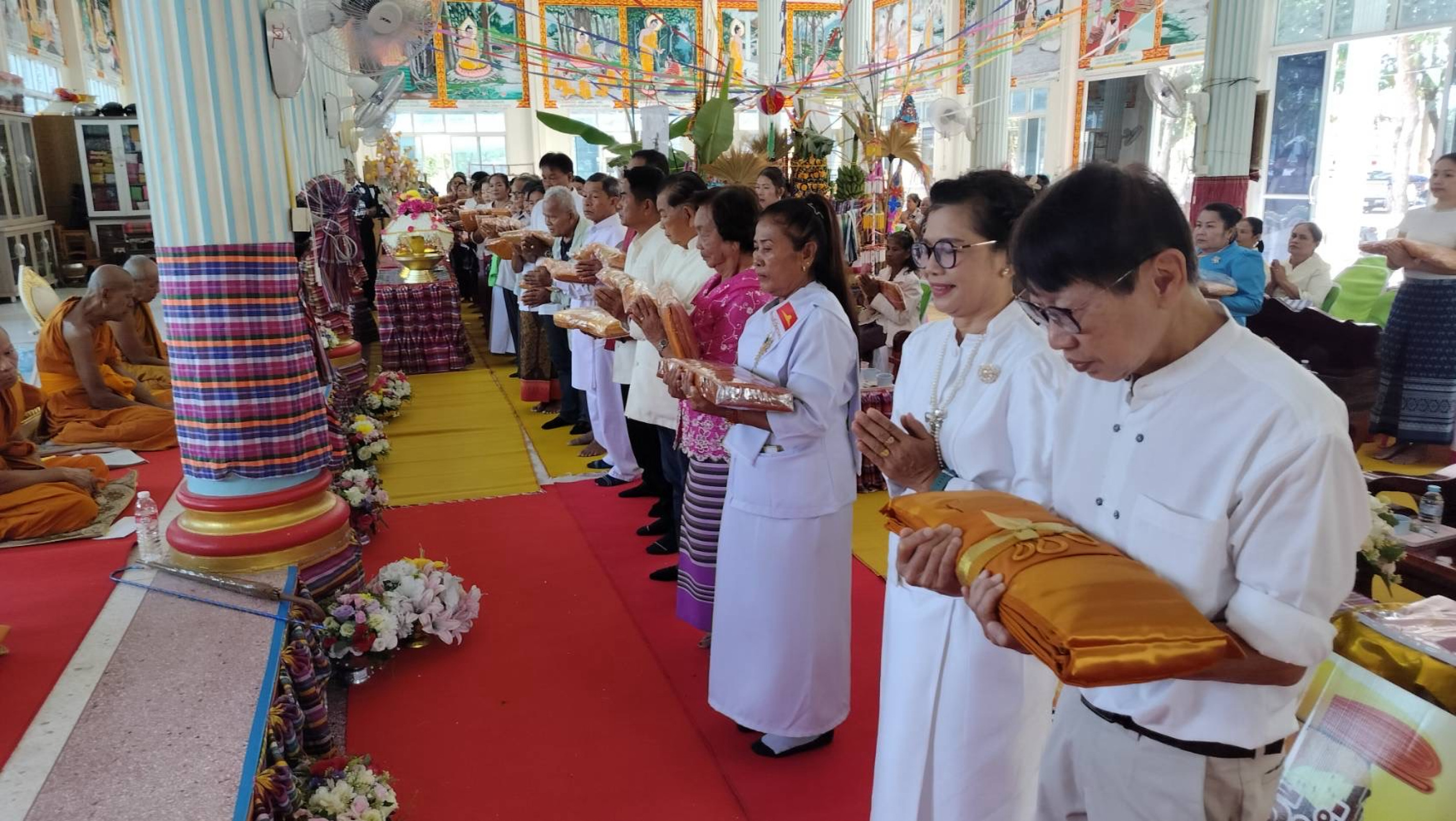 ภาพร่วมพิธีกรรมวัดบ้านยางน้อย