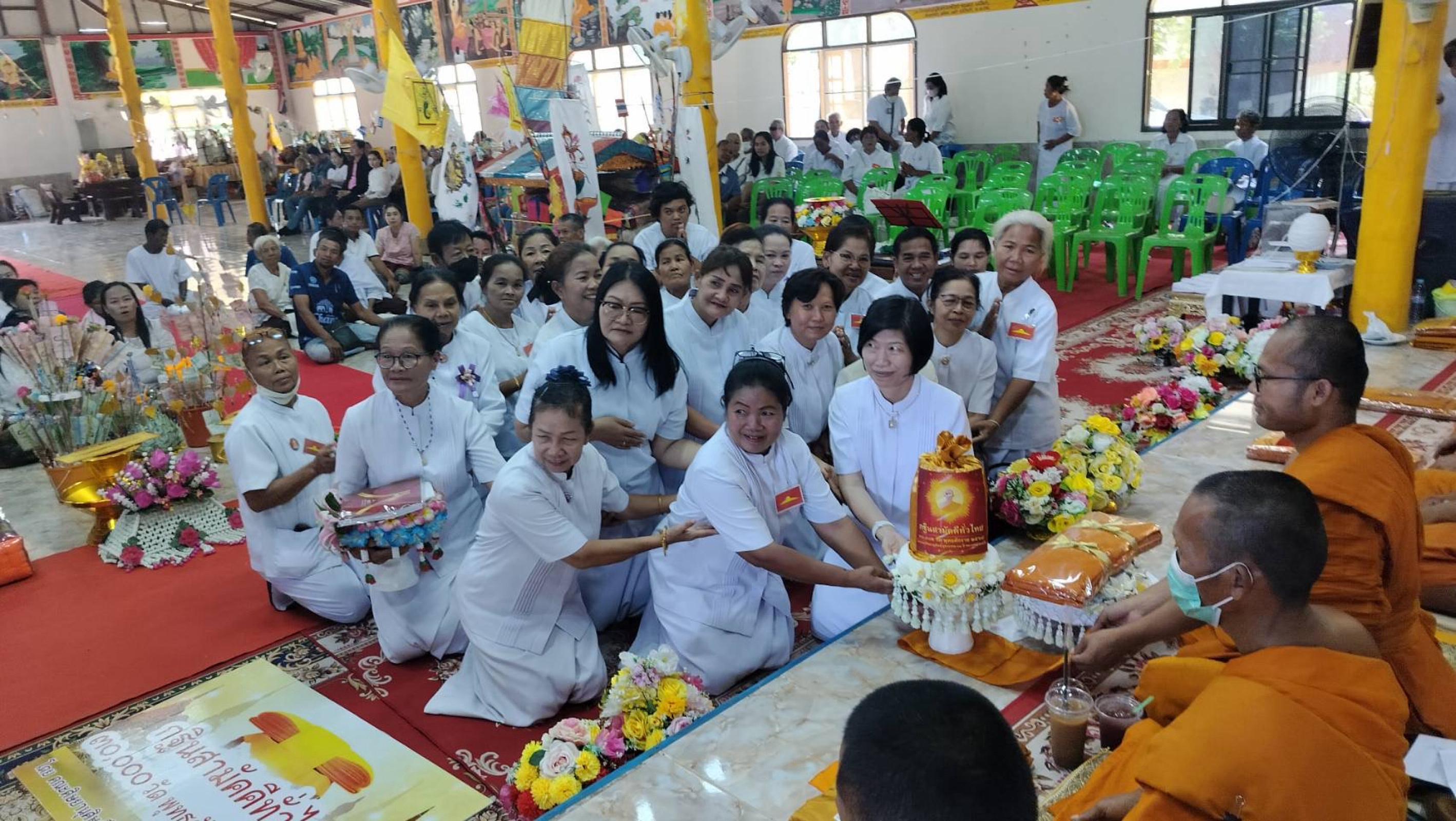 ภาพการถวายปัจจัยวัดโนนสมบูรณ์