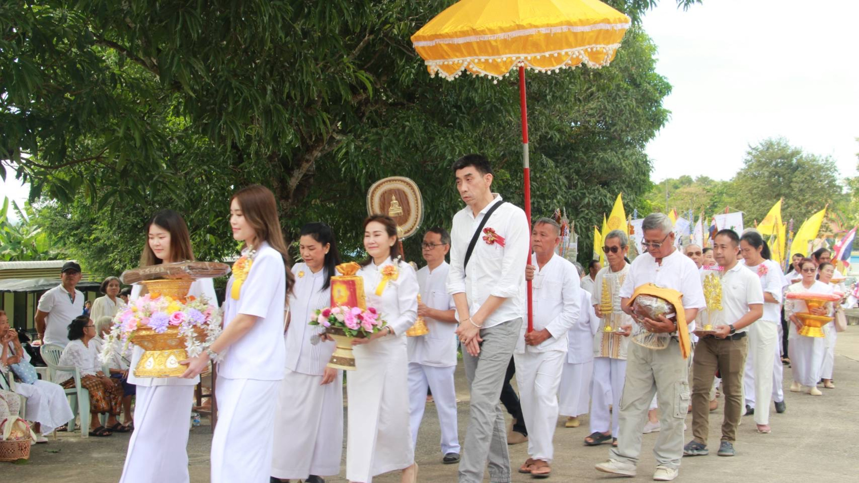 ภาพร่วมขบวนกฐินวัดอินทราราม