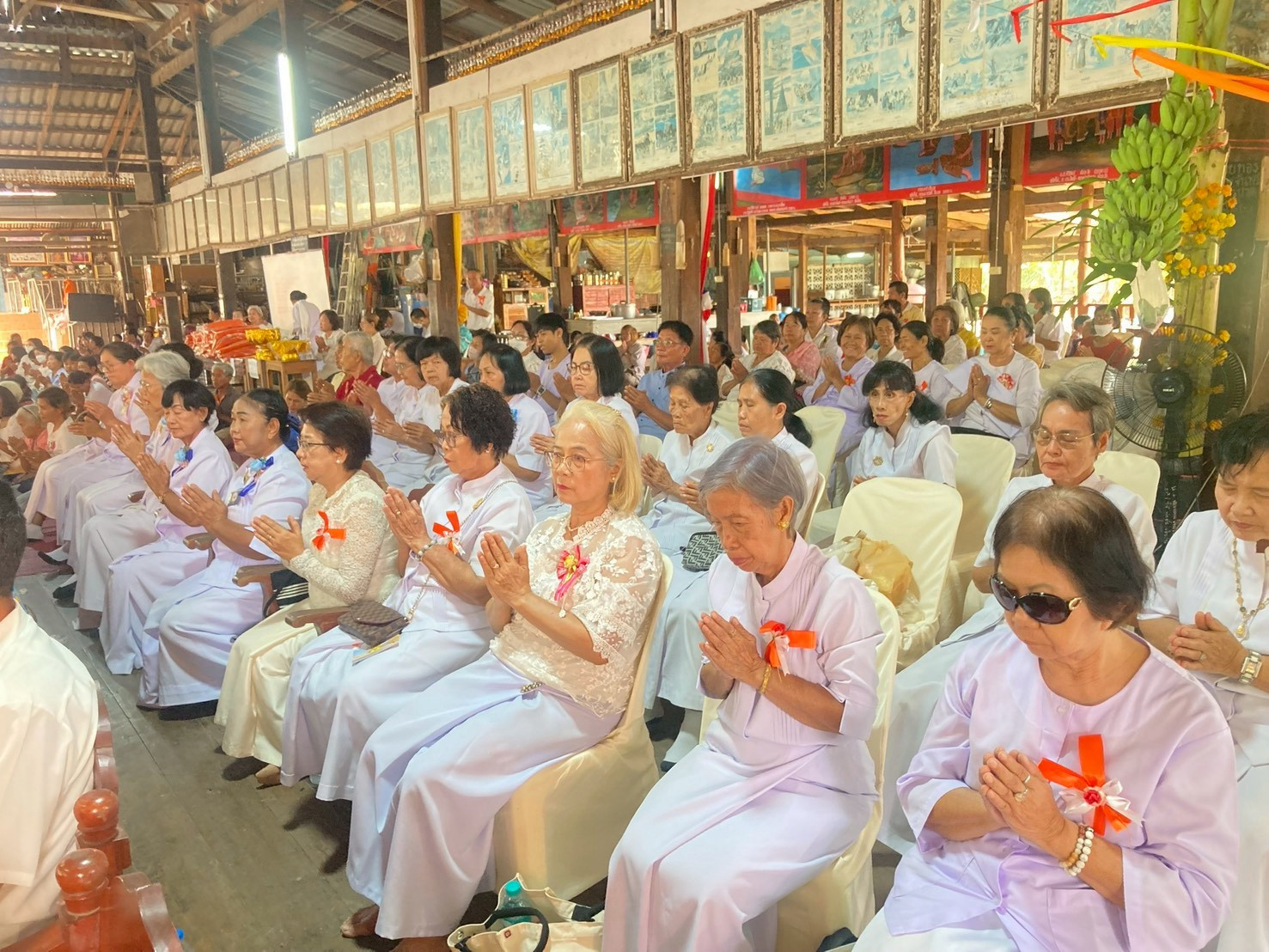 ภาพร่วมพิธีกรรมวัดผาเลือด