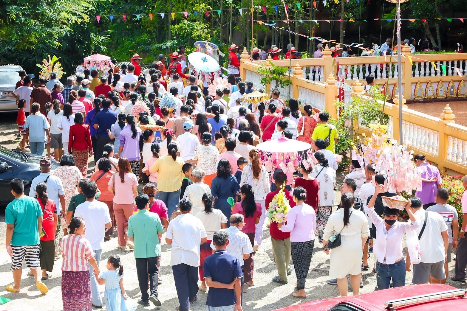 ภาพร่วมพิธีกรรมวัดห้วยสะแกราช
