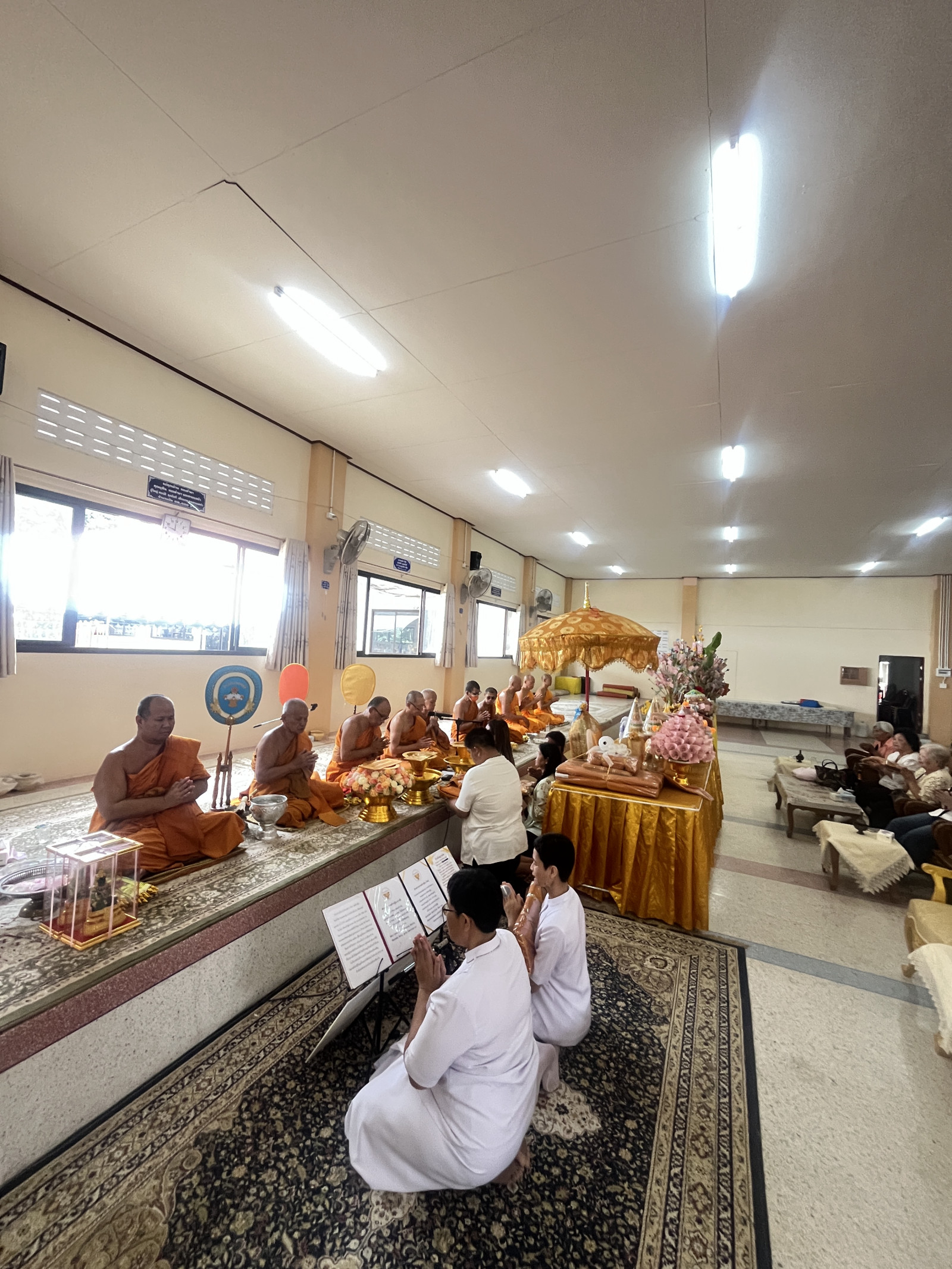 ภาพร่วมพิธีกรรมวัดมณีมงคล