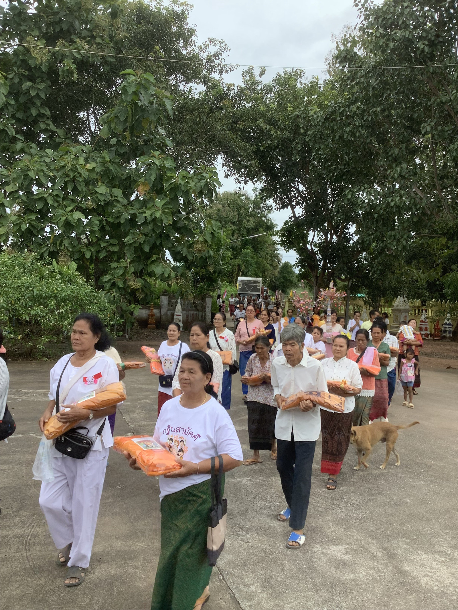 ภาพร่วมพิธีกรรมวัดโนนสังข์ประชานิมิต