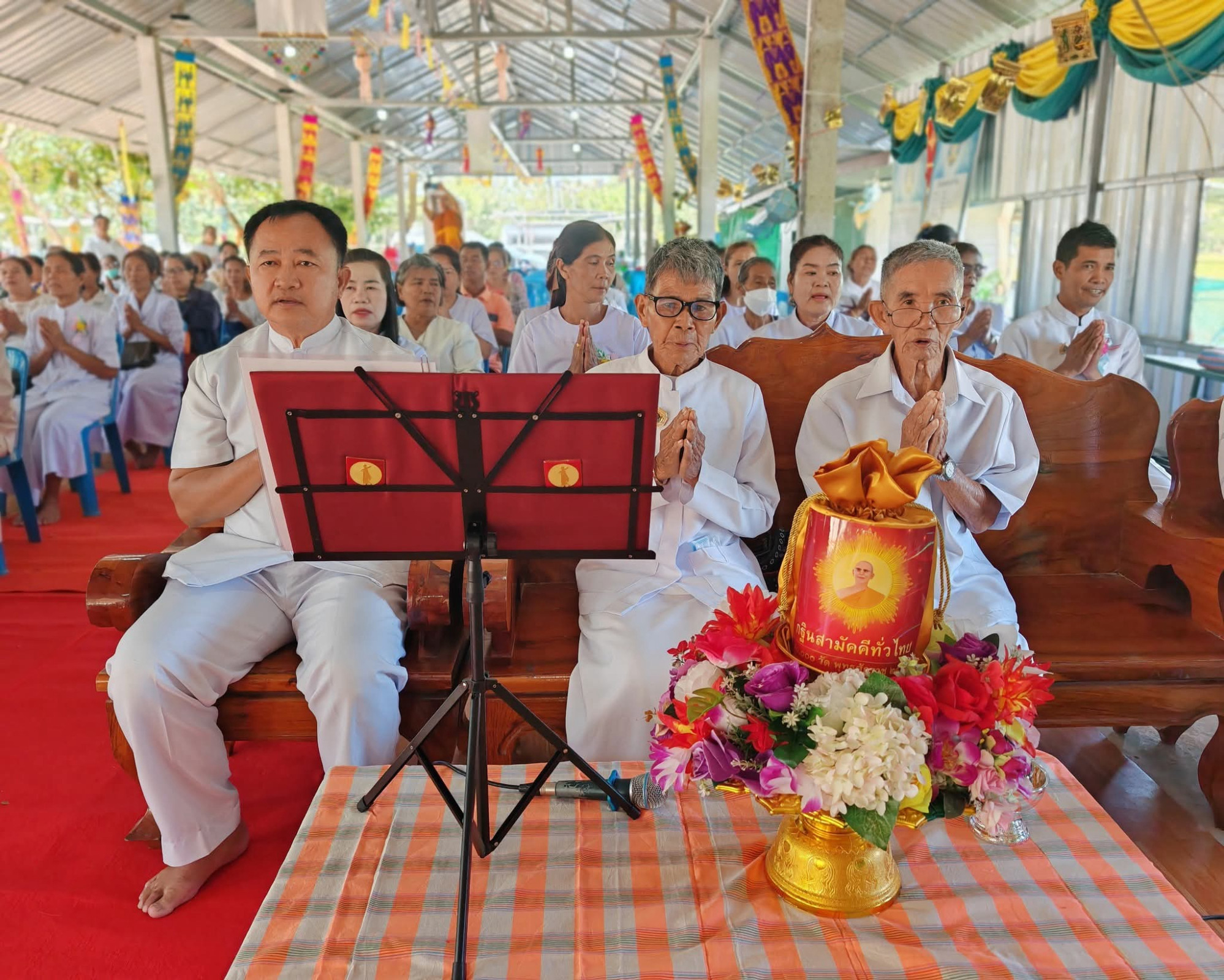 ภาพร่วมพิธีกรรมที่พักสงฆ์แก้วแสงธรรม
