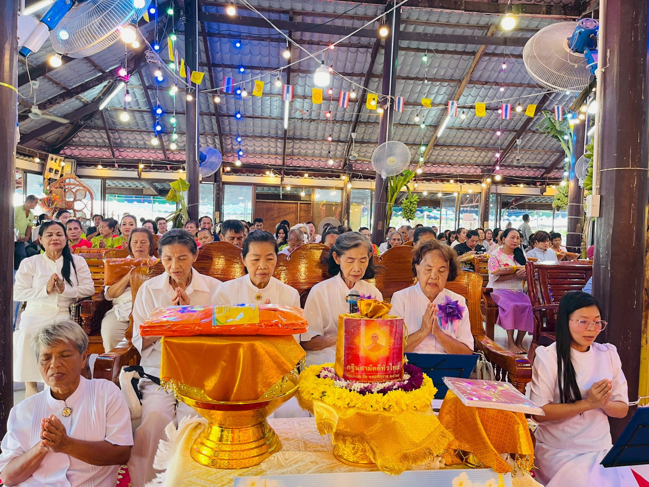 ภาพร่วมพิธีกรรมวัดเขาเขียว