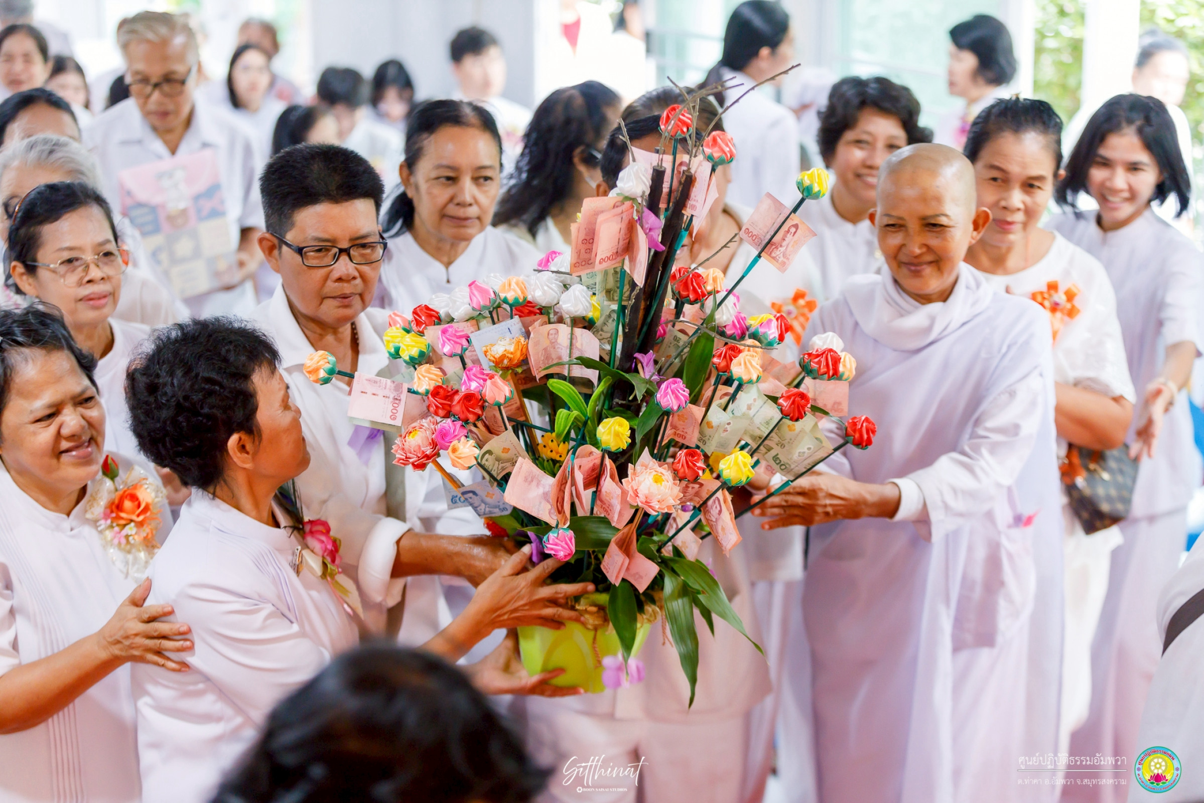 ภาพร่วมพิธีกรรมศูนย์ปฏิบัติธรรมอัมพวา