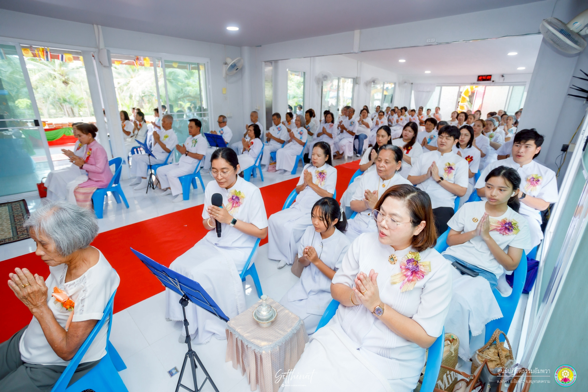 ภาพร่วมพิธีกรรมศูนย์ปฏิบัติธรรมอัมพวา