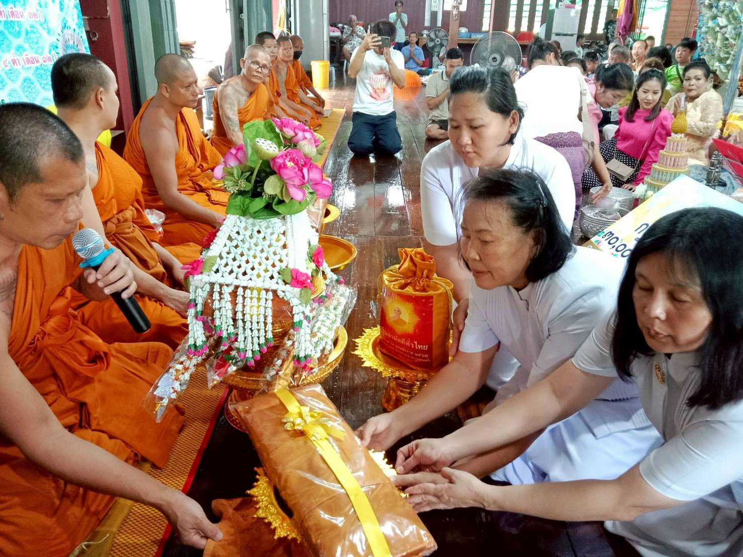 ภาพร่วมพิธีกรรมสำนักสงฆ์แถวคลองขลุง