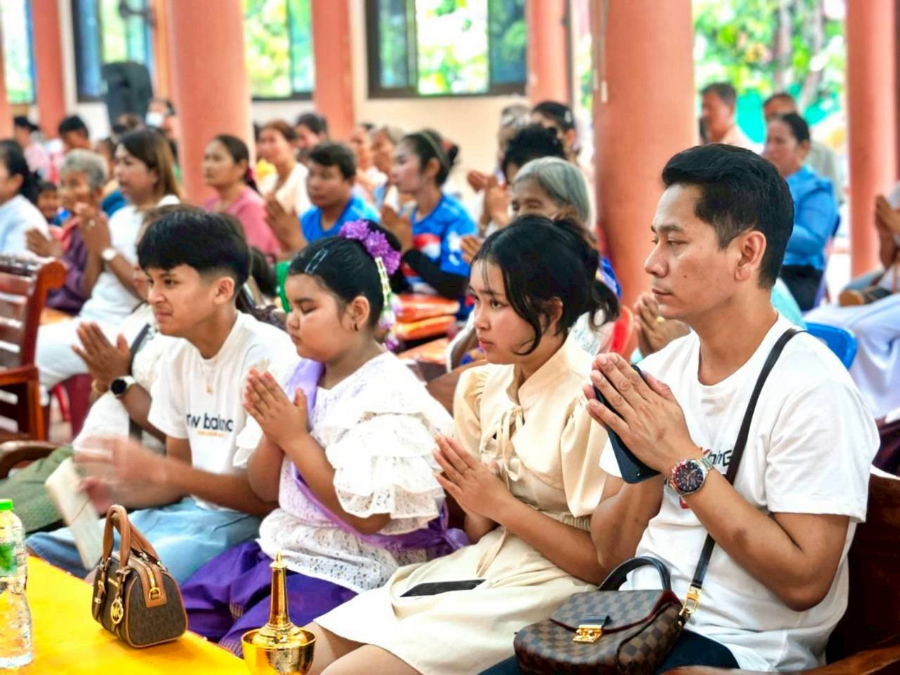 ภาพร่วมพิธีกรรมวัดหนองแอก