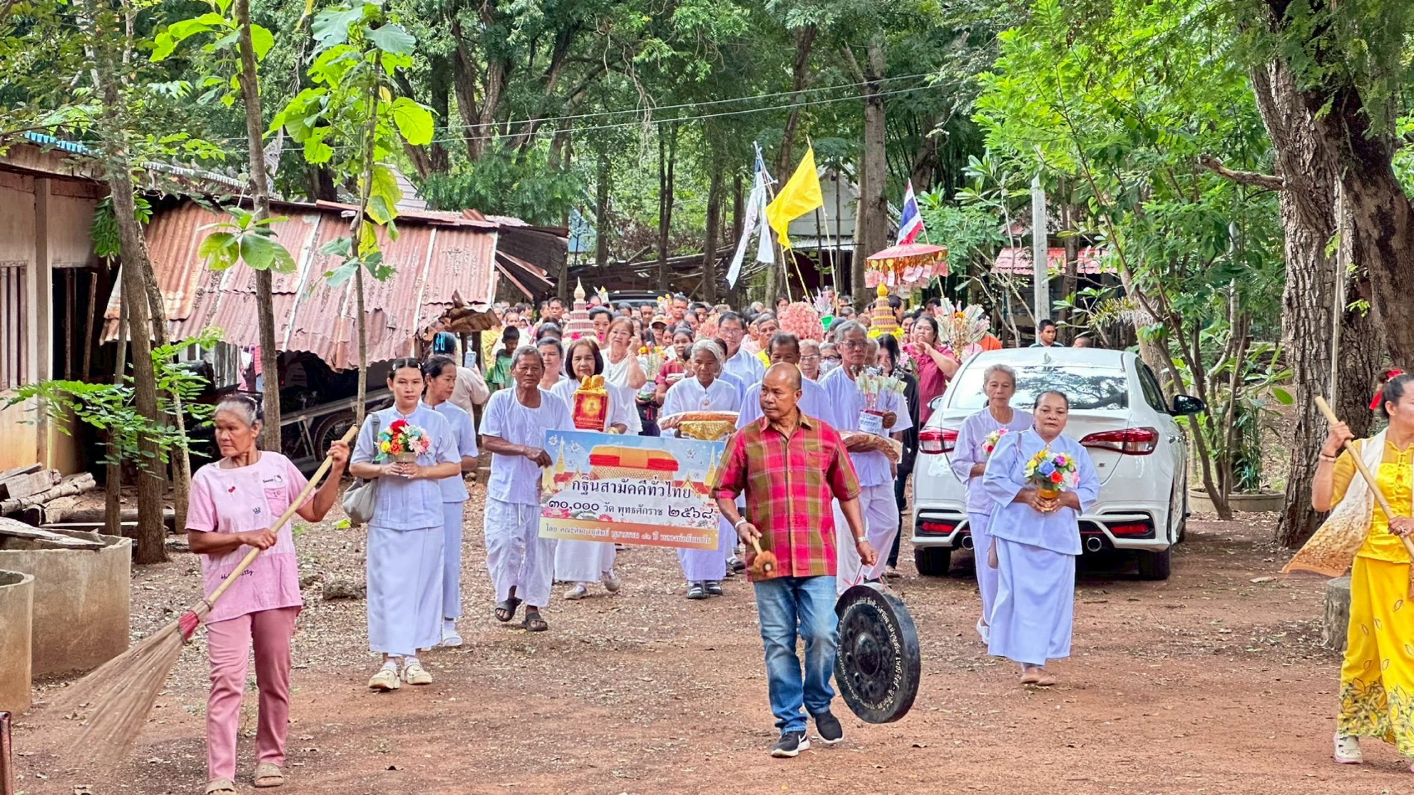 ภาพร่วมพิธีกรรมวัดบ้านหนองเม็ก