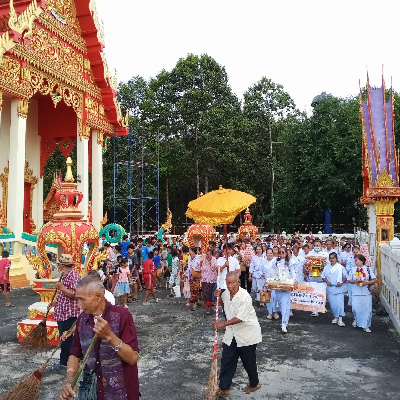 ภาพร่วมพิธีกรรมวัดเขาน้อยทรัพย์สมบูรณ์