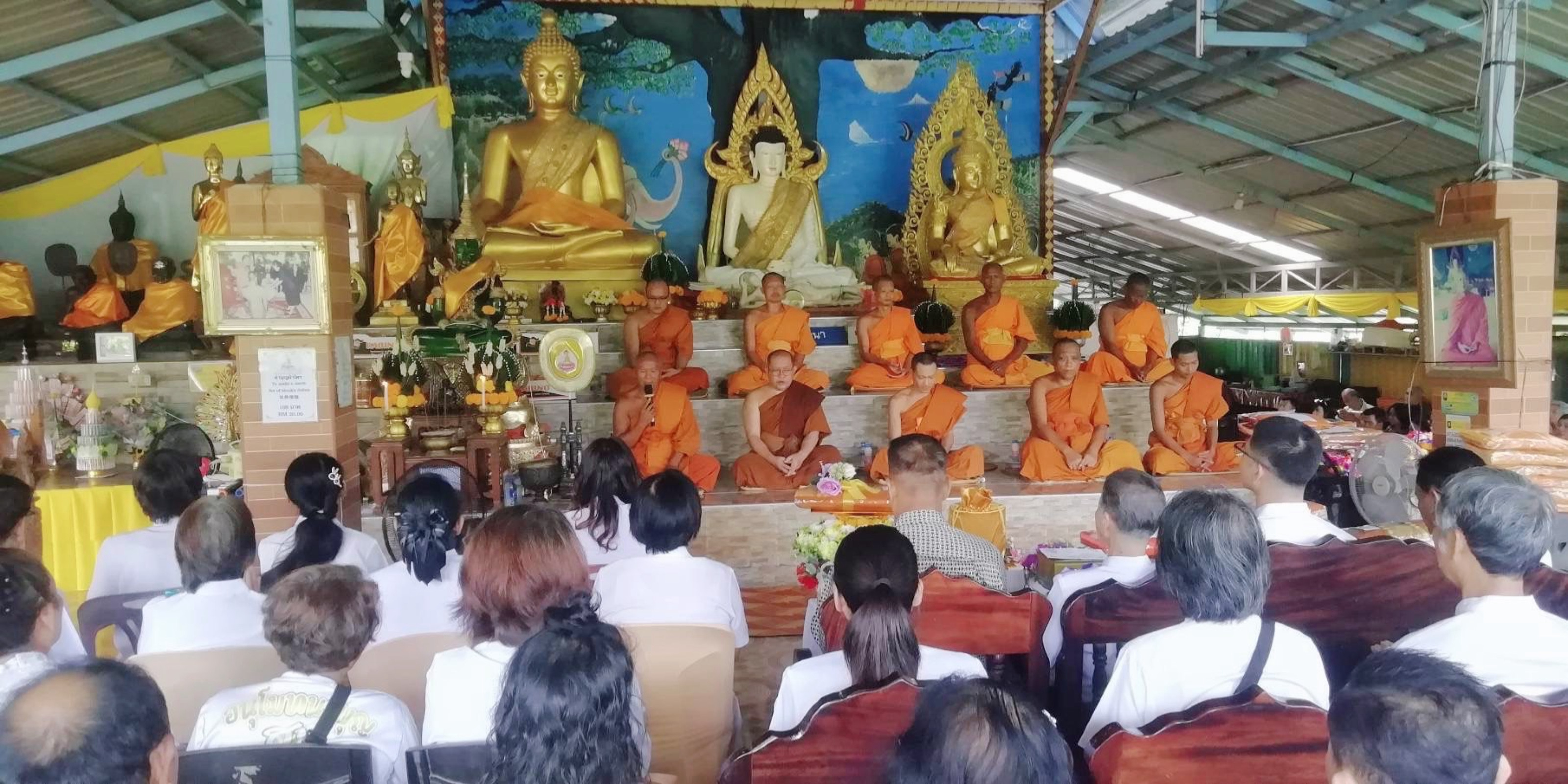 ภาพร่วมพิธีกรรมที่พักสงฆ์ถ้ำเขาทอง