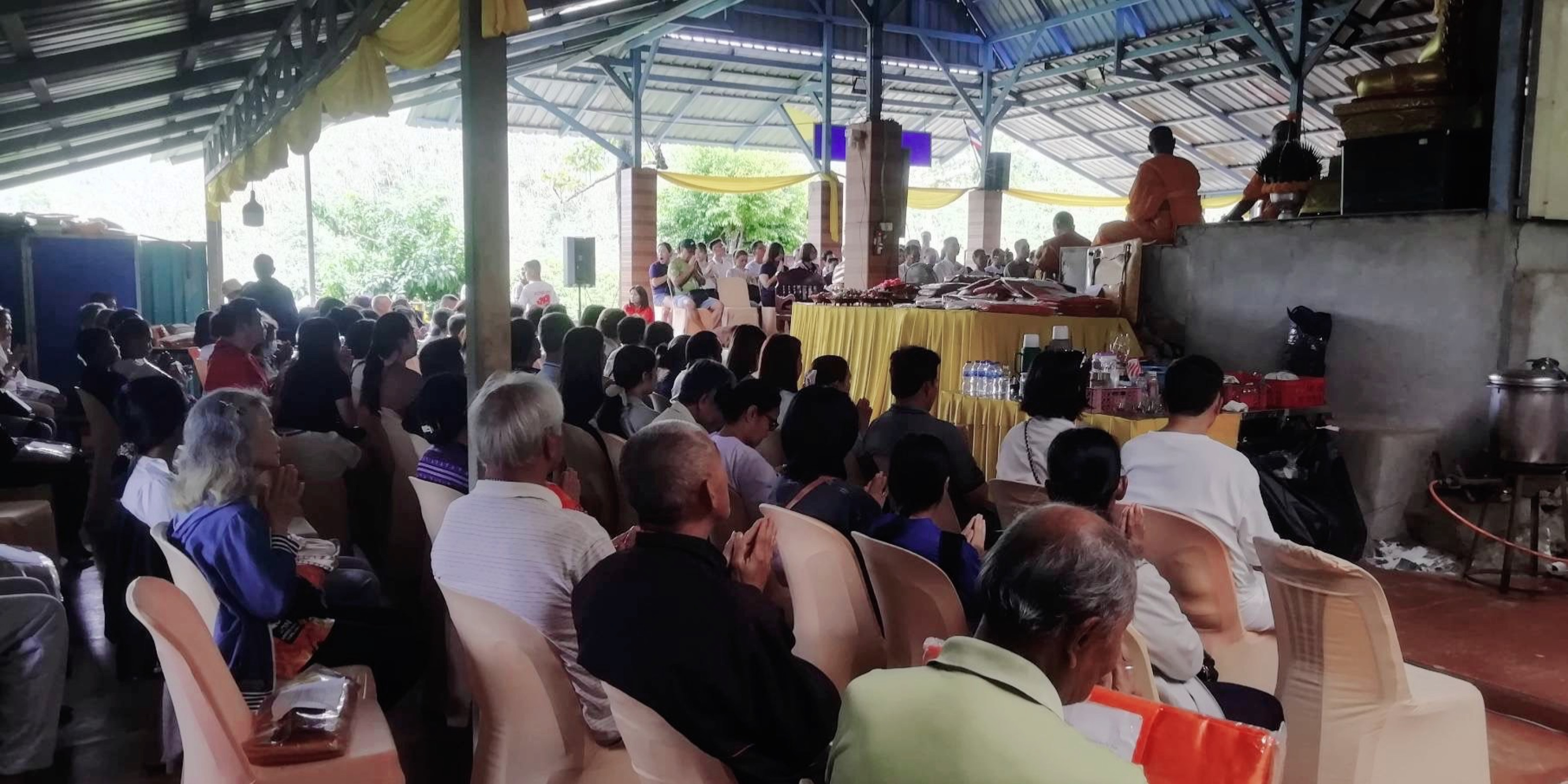 ภาพร่วมพิธีกรรมที่พักสงฆ์ถ้ำเขาทอง