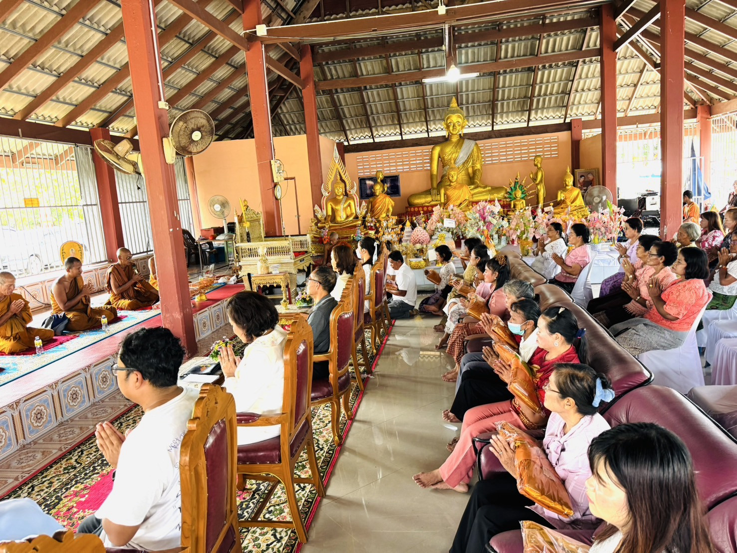 ภาพร่วมพิธีกรรมวัดพังเถียะ