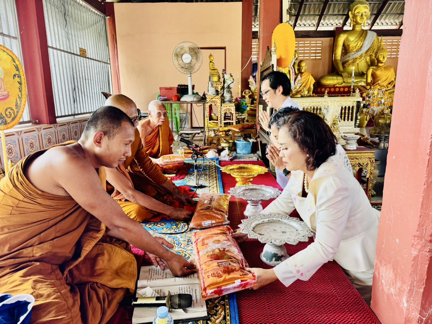 ภาพร่วมพิธีกรรมวัดพังเถียะ