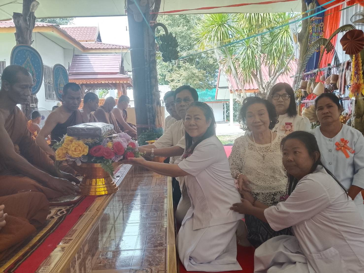 ภาพร่วมพิธีกรรมวัดแจ้งสว่าง