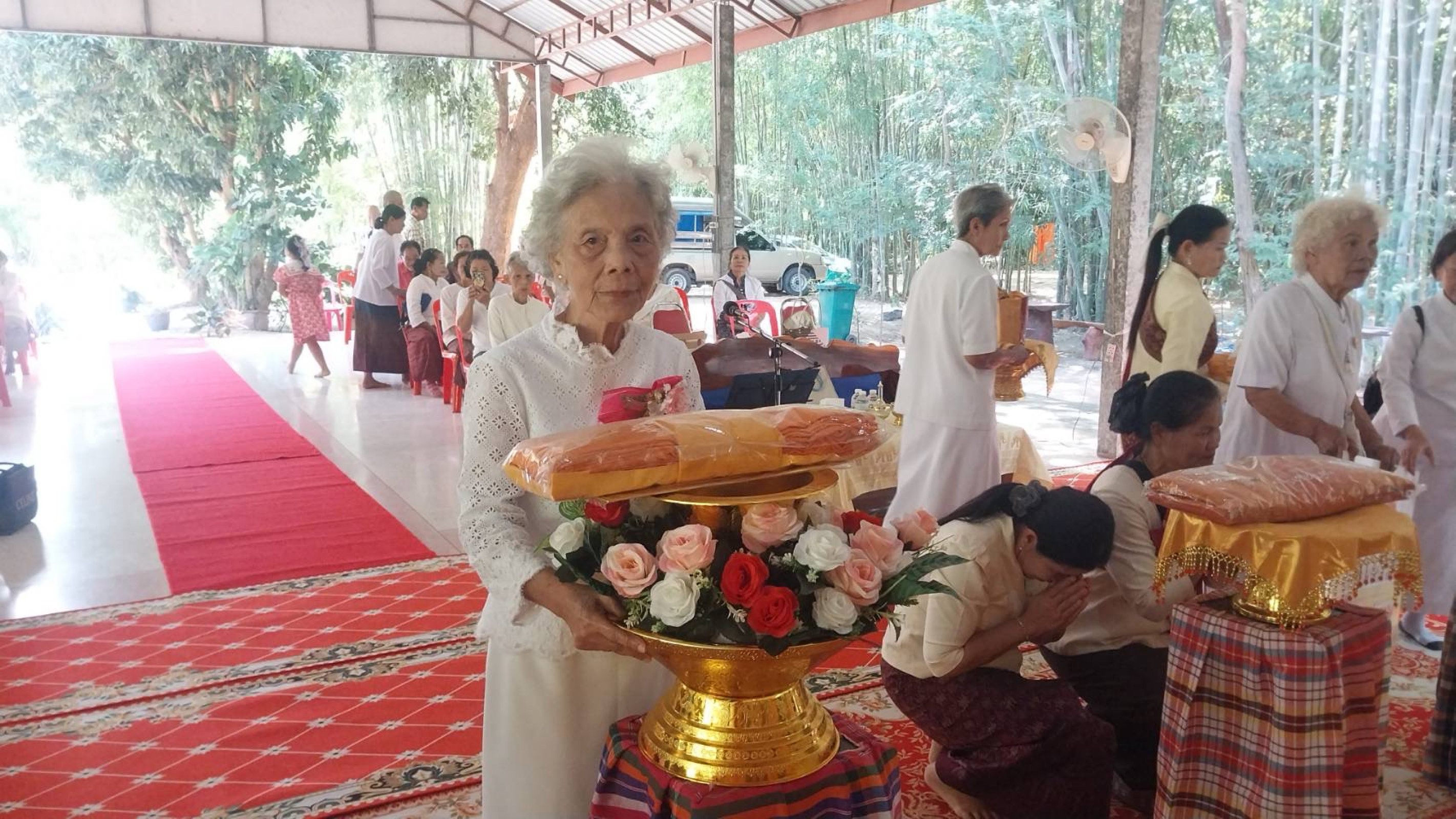 ภาพร่วมพิธีกรรมที่พักสงฆ์รุ่งตะวัน